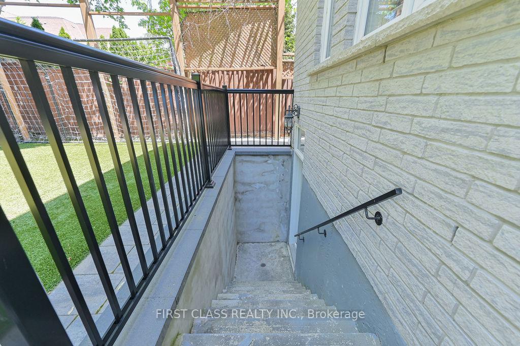 Photo 47 of 2 wainwright Avenue, Richmond Hill, North Richvale — HOMEH