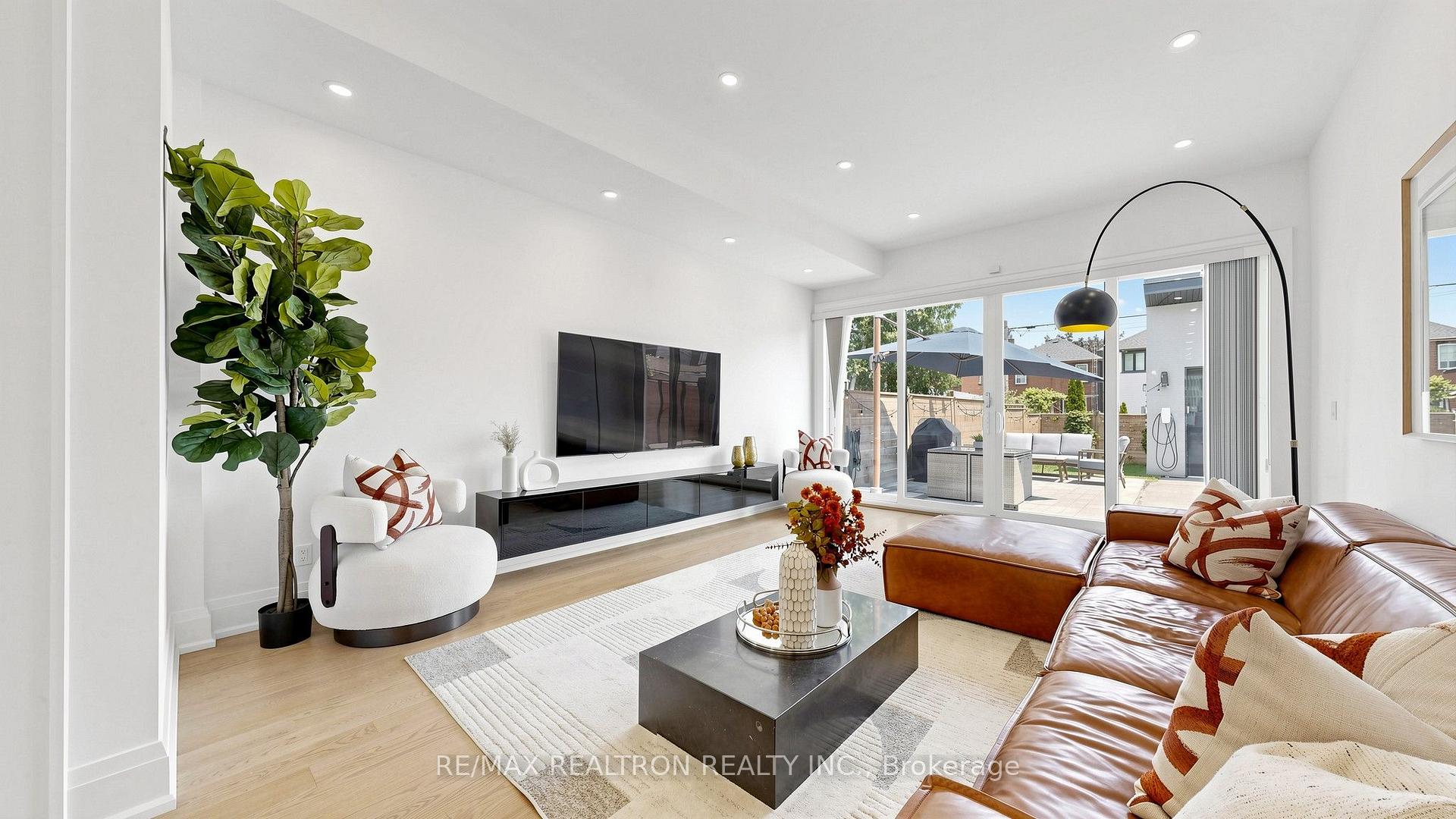 Photo 4 of 443 Northcliffe Boulevard, Toronto, Oakwood Village — HOMEH