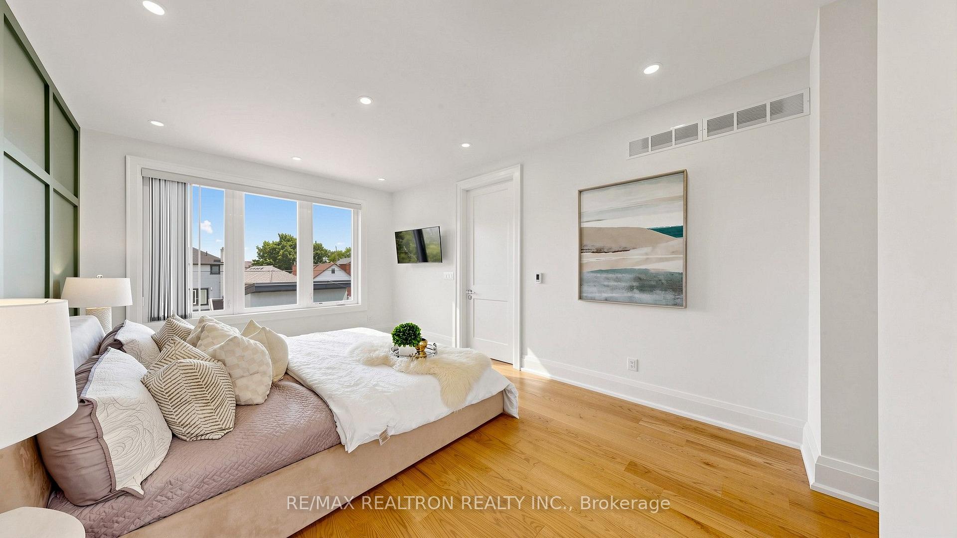 Photo 20 of 443 Northcliffe Boulevard, Toronto, Oakwood Village — HOMEH