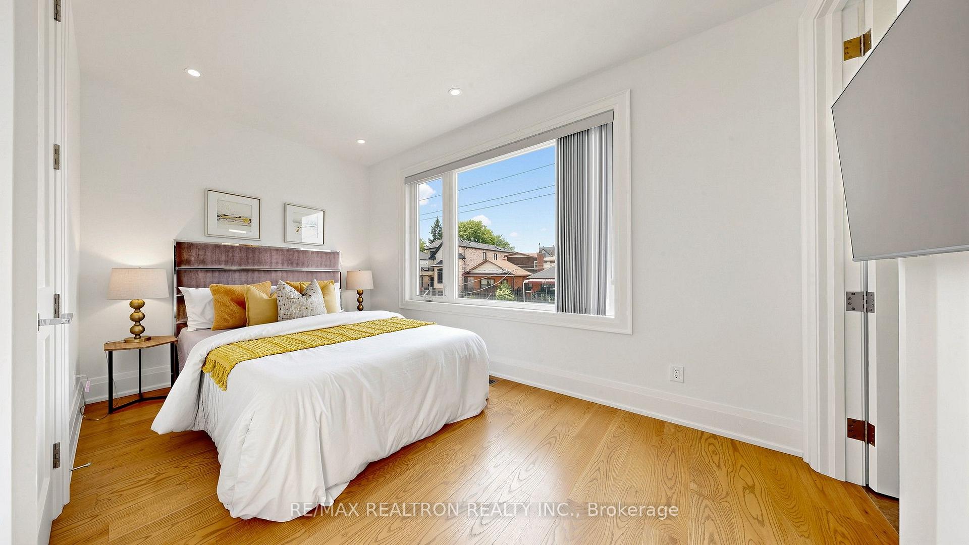 Photo 26 of 443 Northcliffe Boulevard, Toronto, Oakwood Village — HOMEH