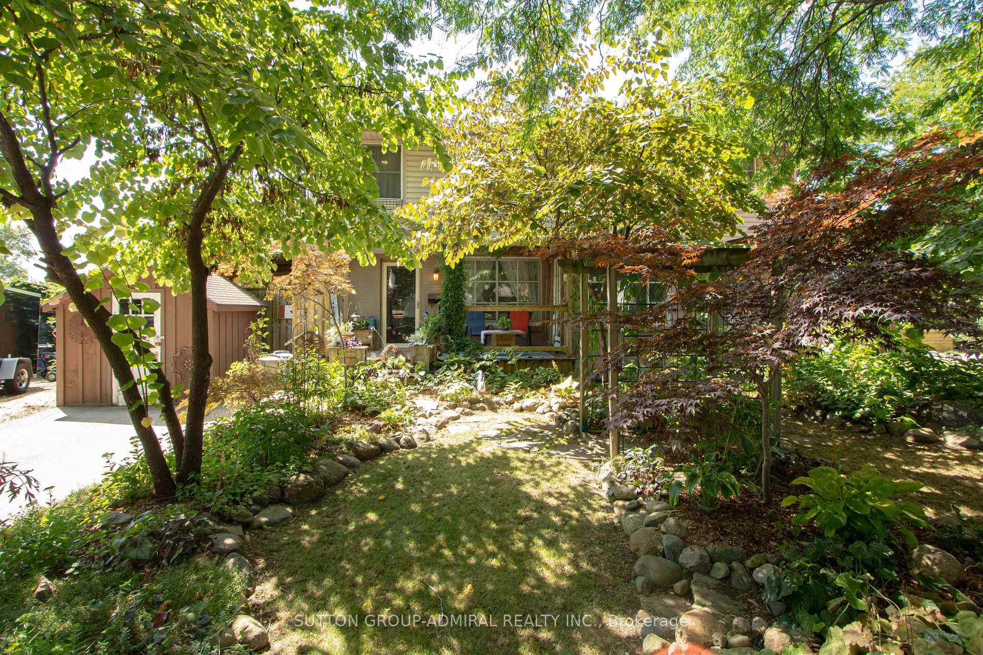 Photo 3 of 59 Breckenridge Crescent, London, South Y — HOMEH