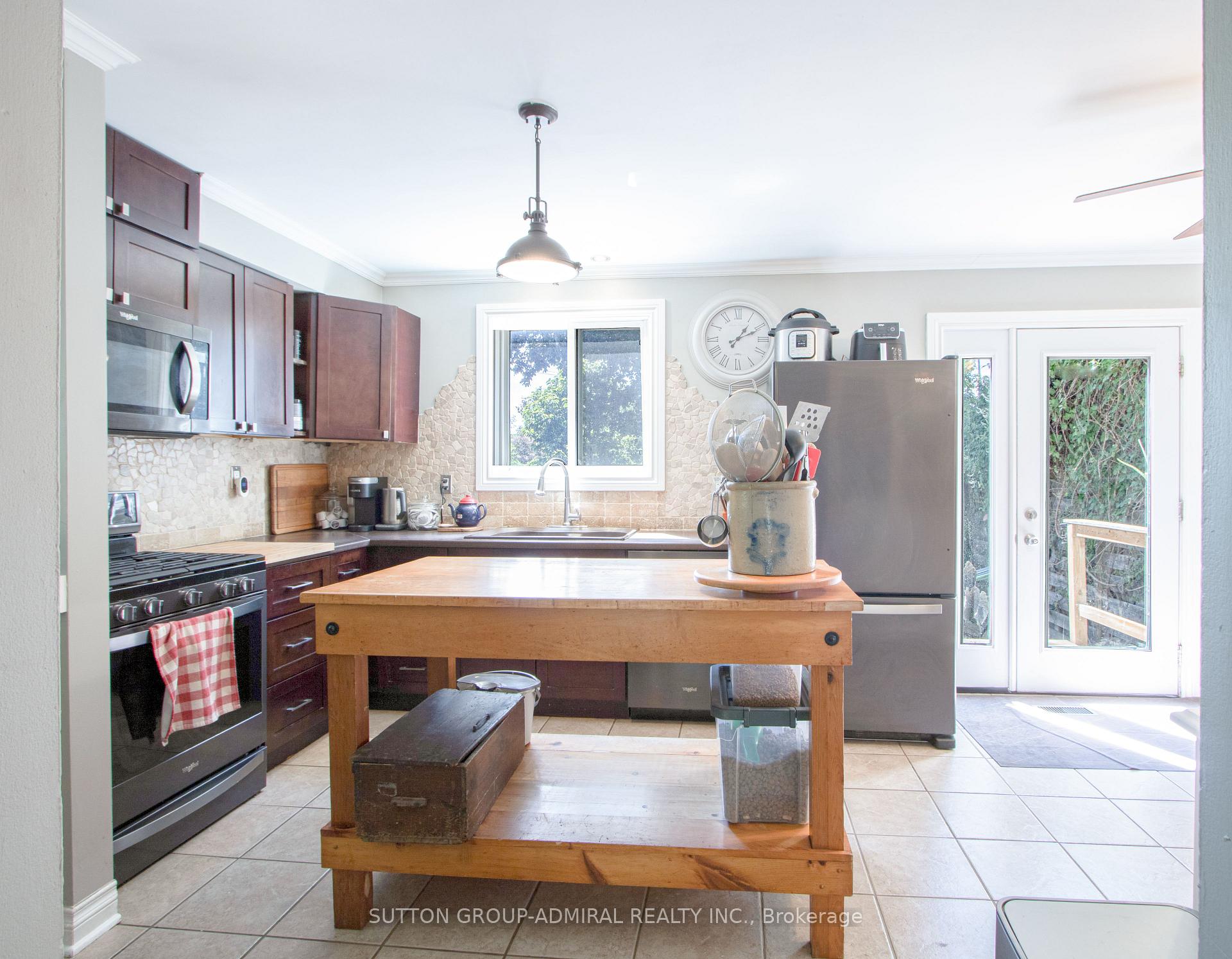 Photo 10 of 59 Breckenridge Crescent, London, South Y — HOMEH