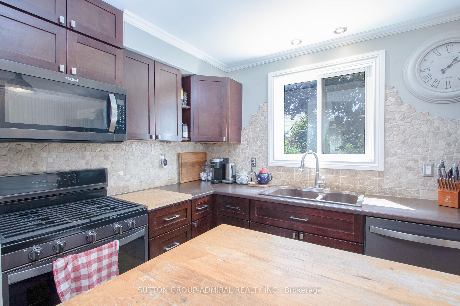 Photo 11 of 59 Breckenridge Crescent, London, South Y — HOMEH