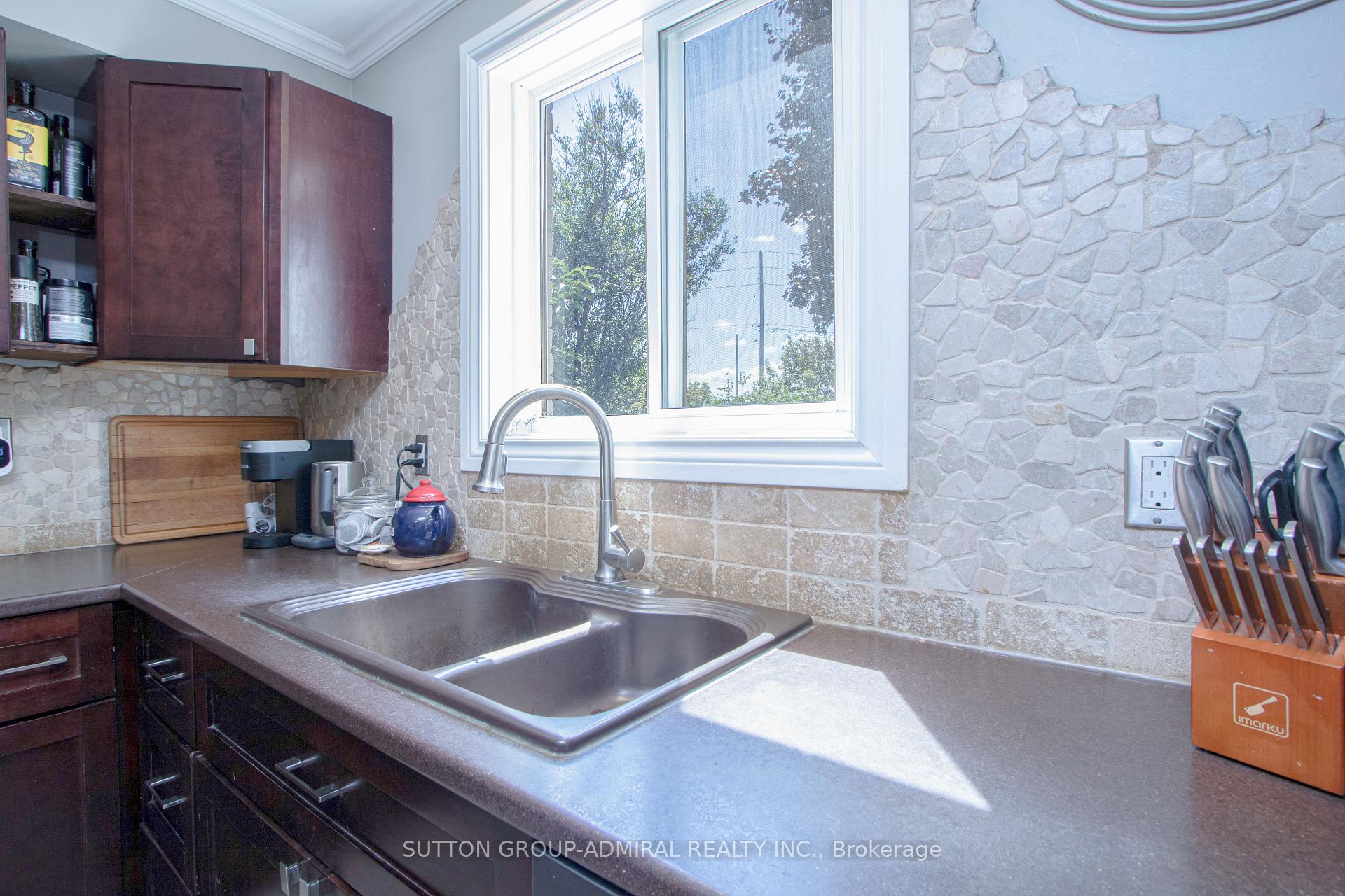 Photo 12 of 59 Breckenridge Crescent, London, South Y — HOMEH