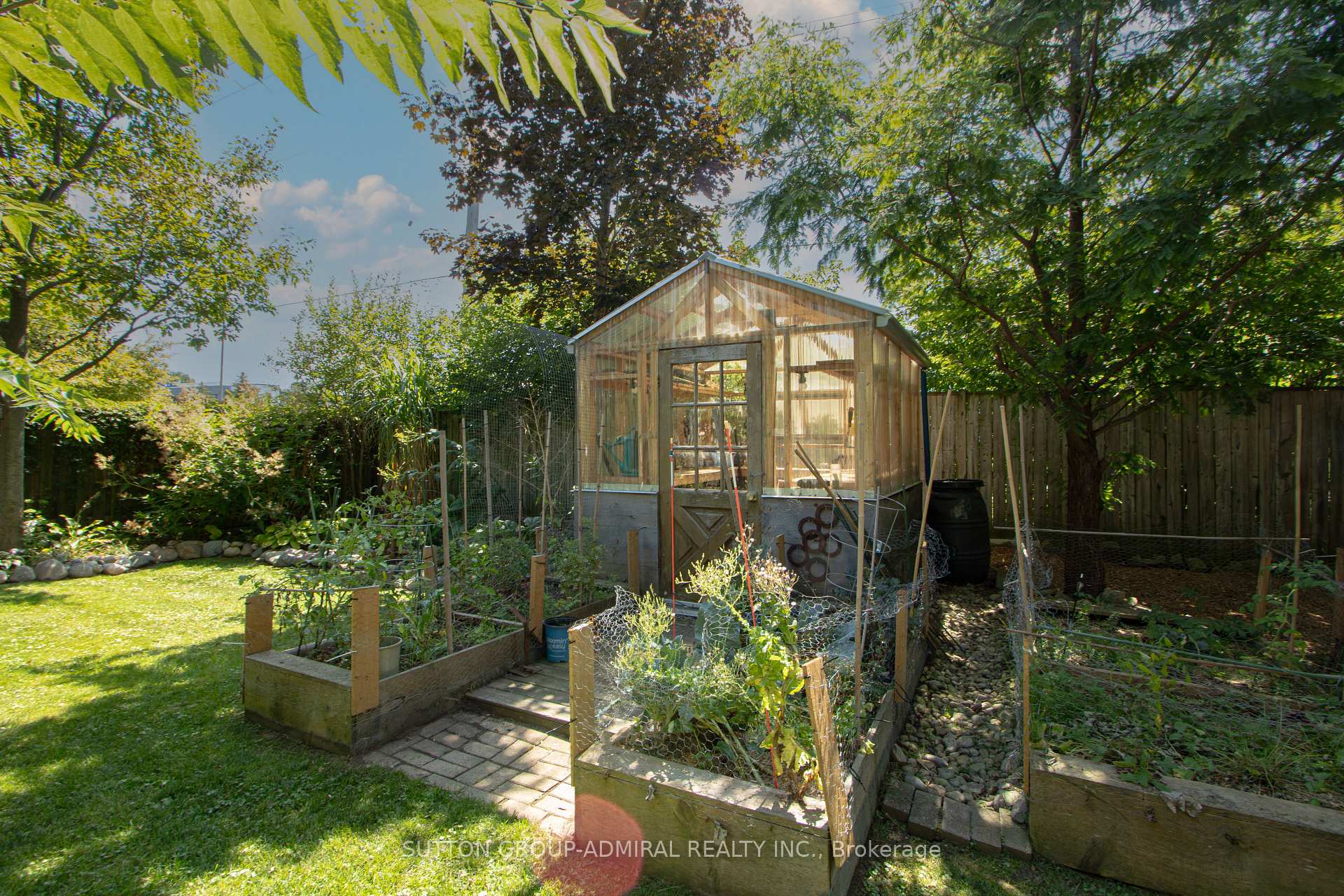 Photo 35 of 59 Breckenridge Crescent, London, South Y — HOMEH
