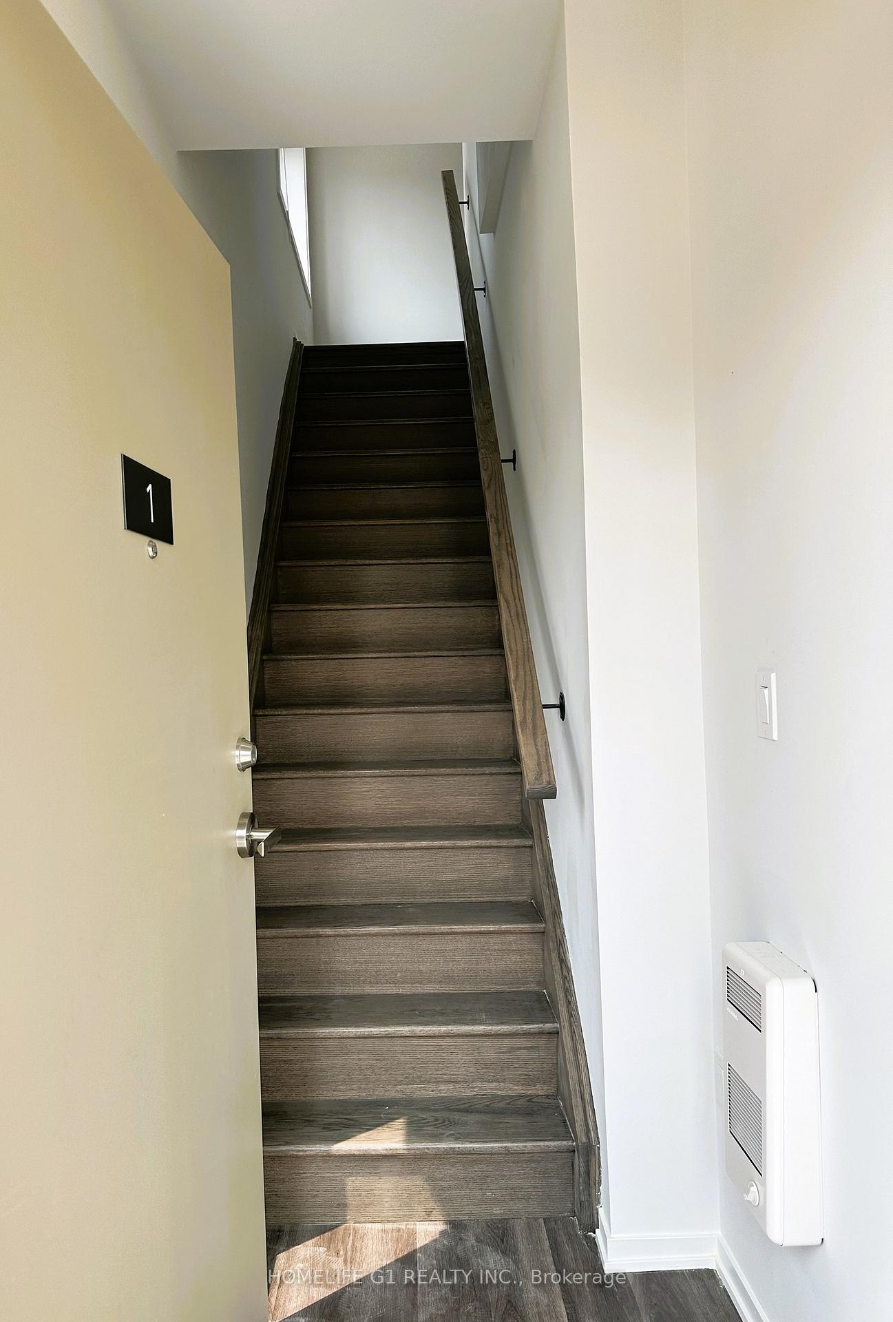 Photo 2 of Unit 1, 260 Twelfth Street, Etobicoke, New Toronto — HOMEH