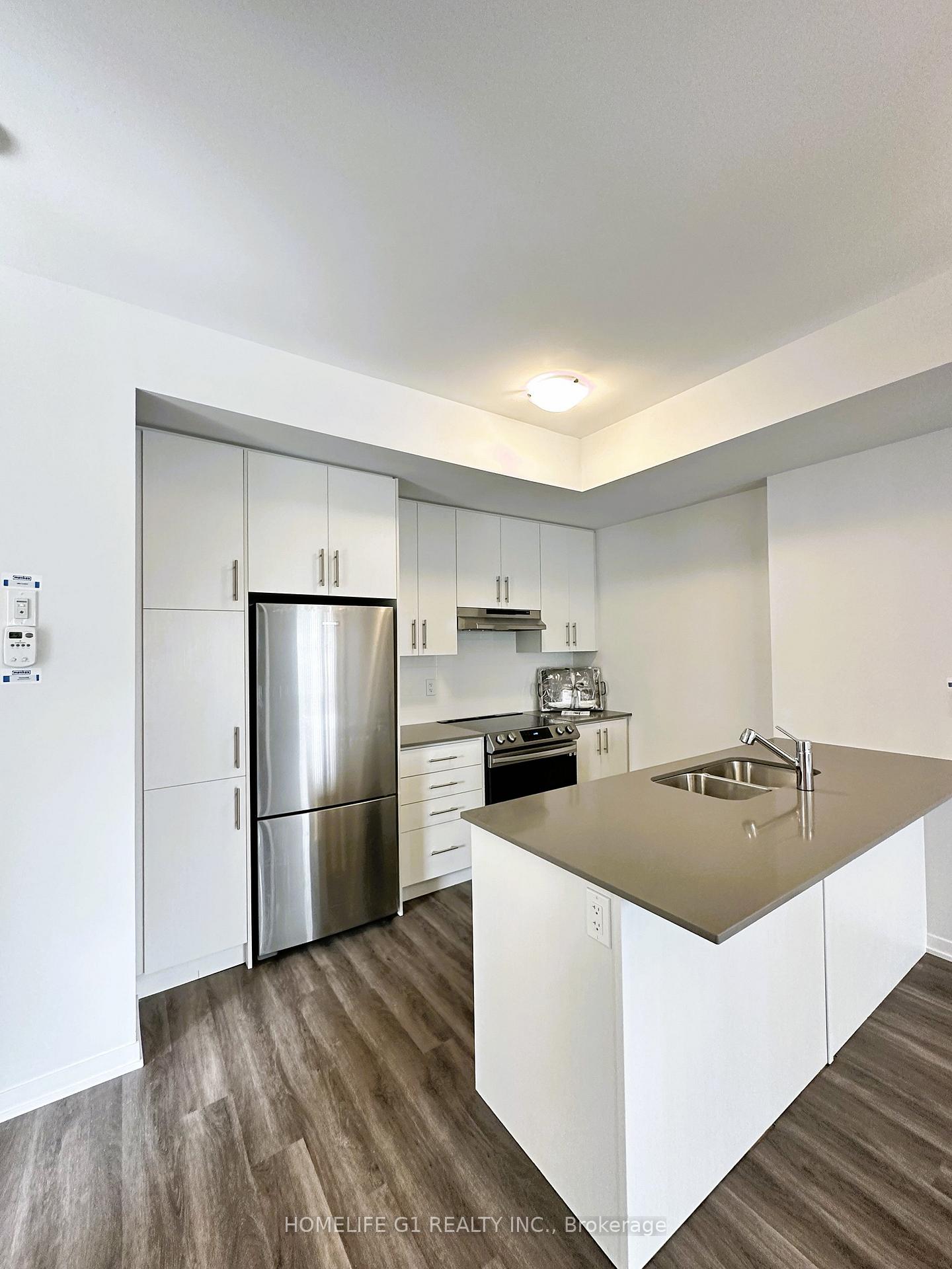Photo 3 of Unit 1, 260 Twelfth Street, Etobicoke, New Toronto — HOMEH