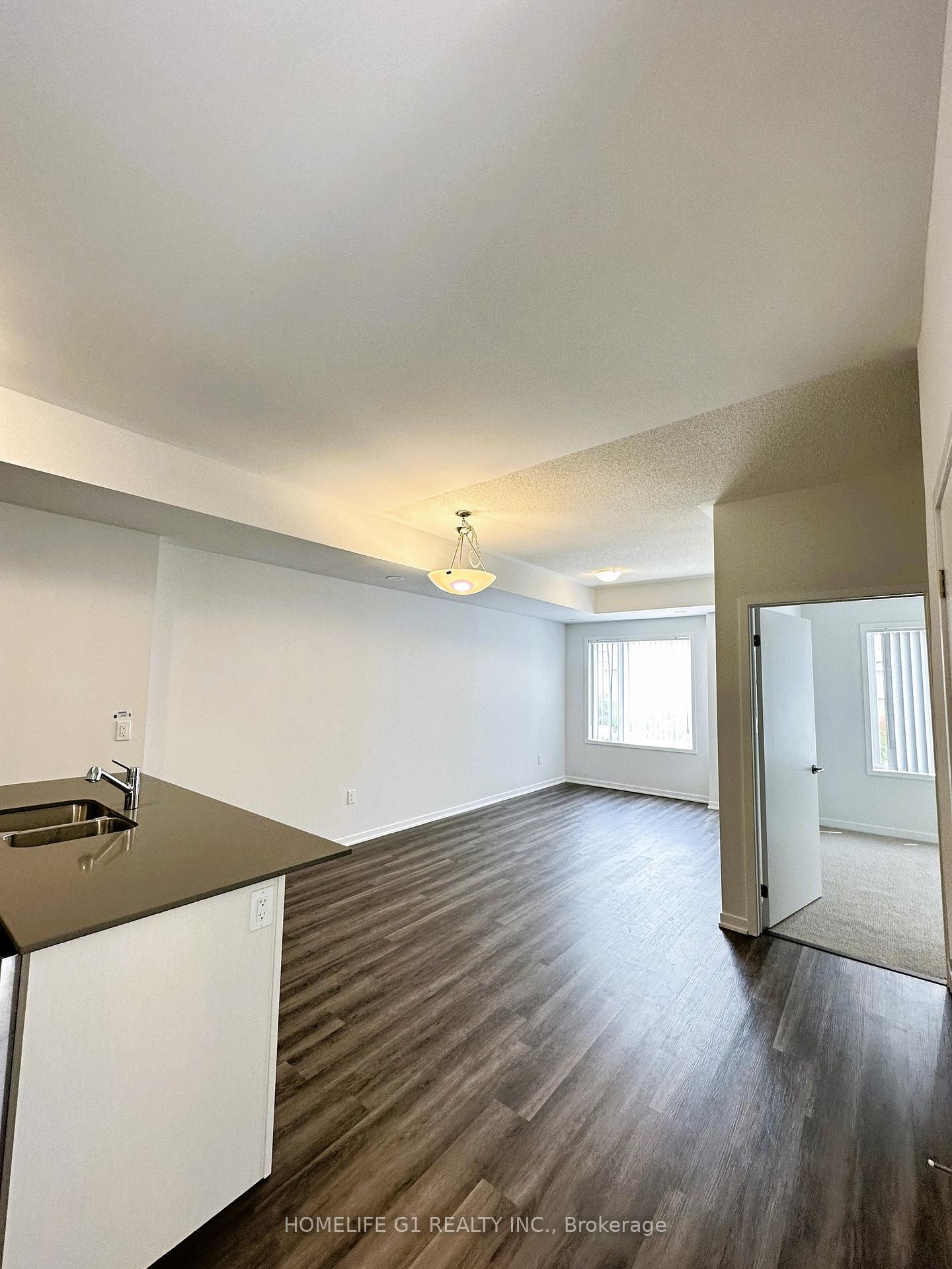 Photo 4 of Unit 1, 260 Twelfth Street, Etobicoke, New Toronto — HOMEH