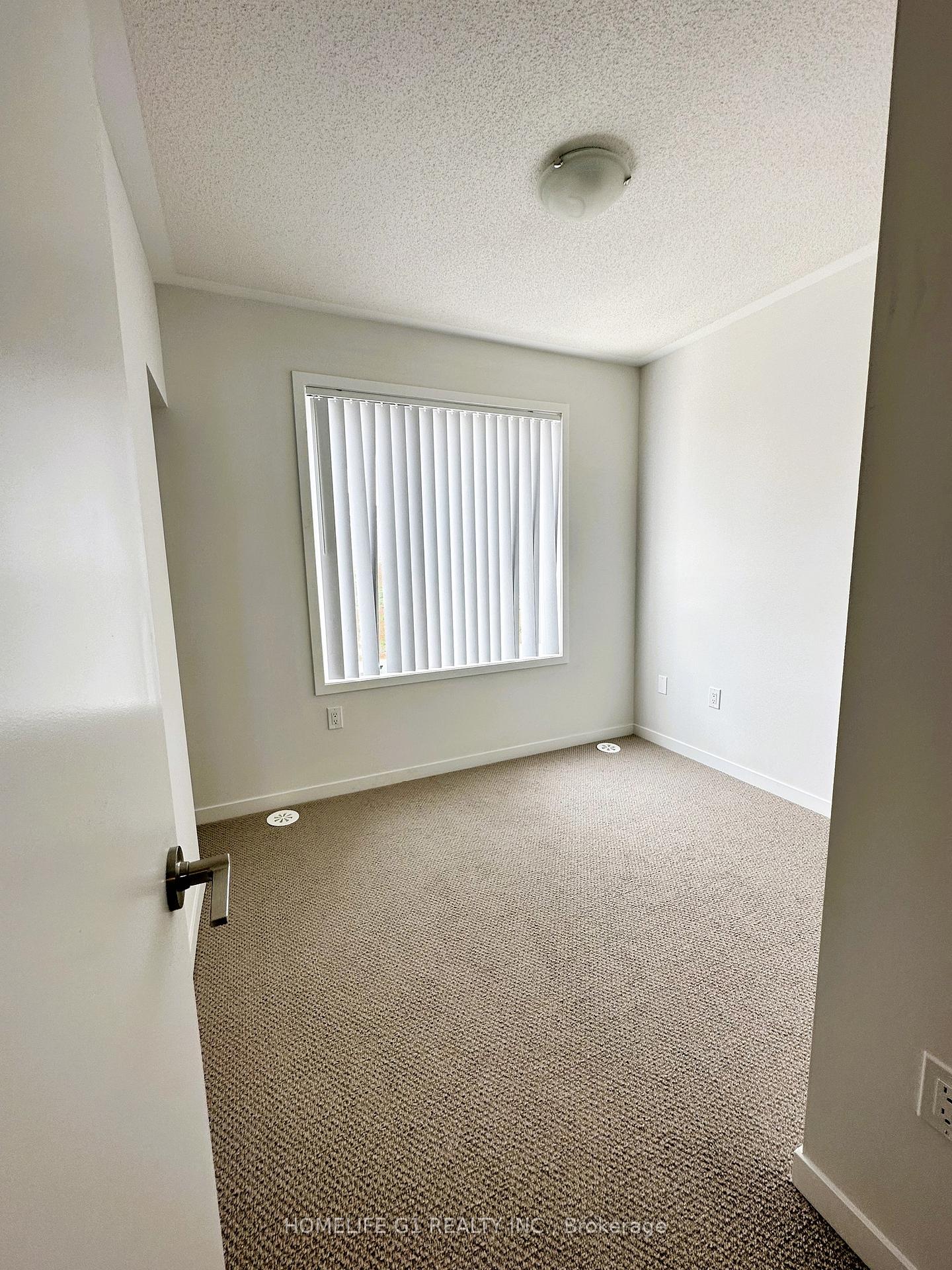 Photo 6 of Unit 1, 260 Twelfth Street, Etobicoke, New Toronto — HOMEH