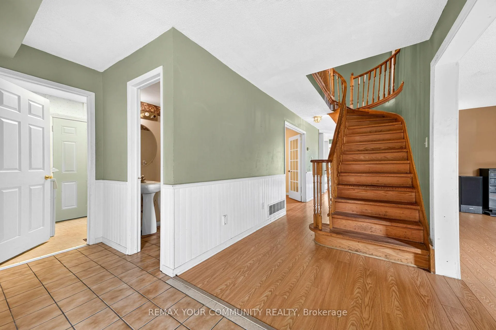 Photo 6 of 74 Richvale Drive, Brampton, Heart Lake East — HOMEH
