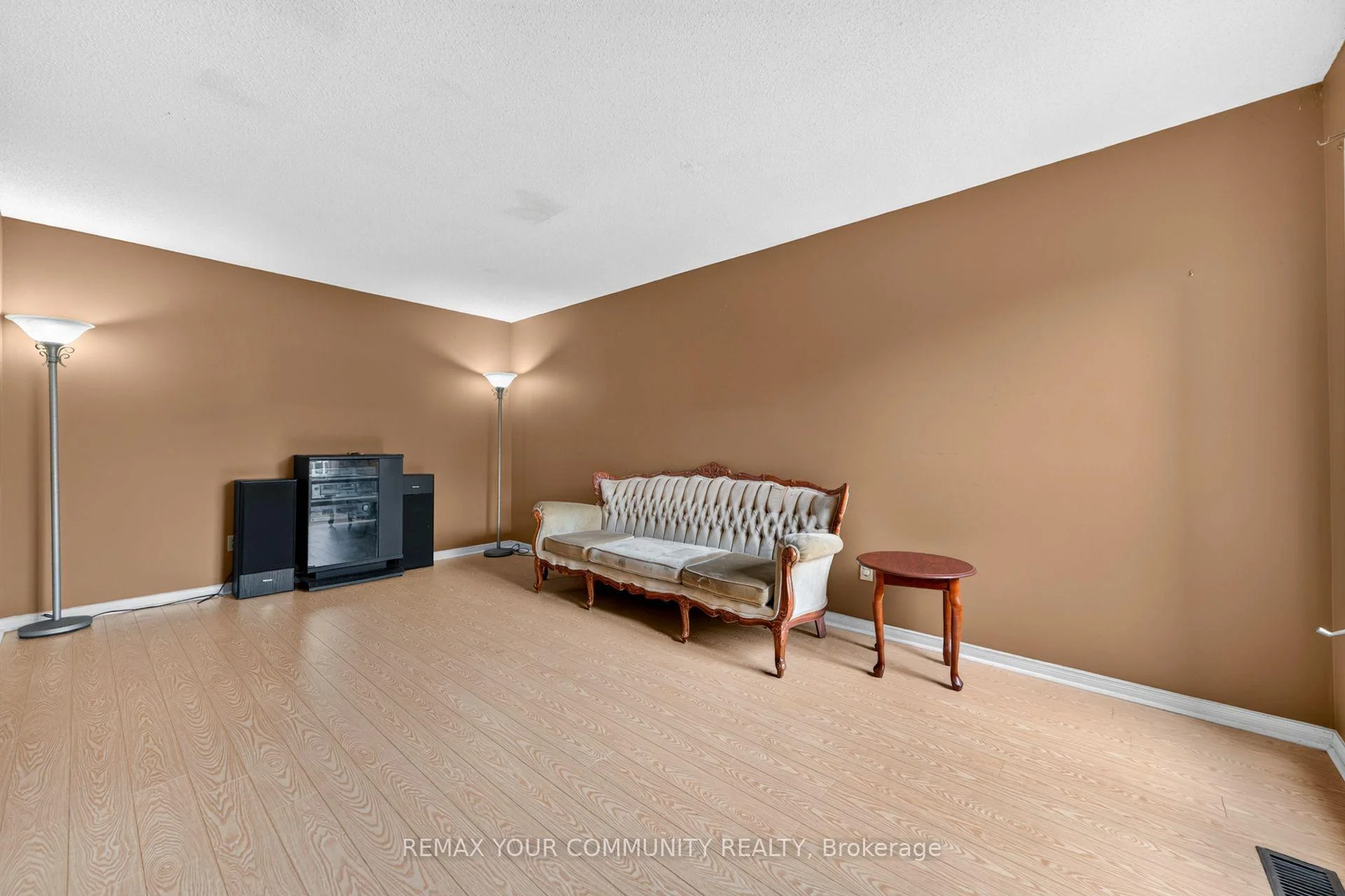 Photo 7 of 74 Richvale Drive, Brampton, Heart Lake East — HOMEH