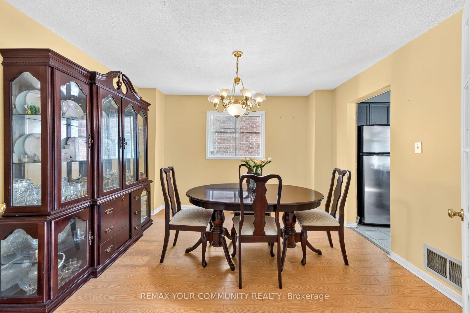 Photo 8 of 74 Richvale Drive, Brampton, Heart Lake East — HOMEH