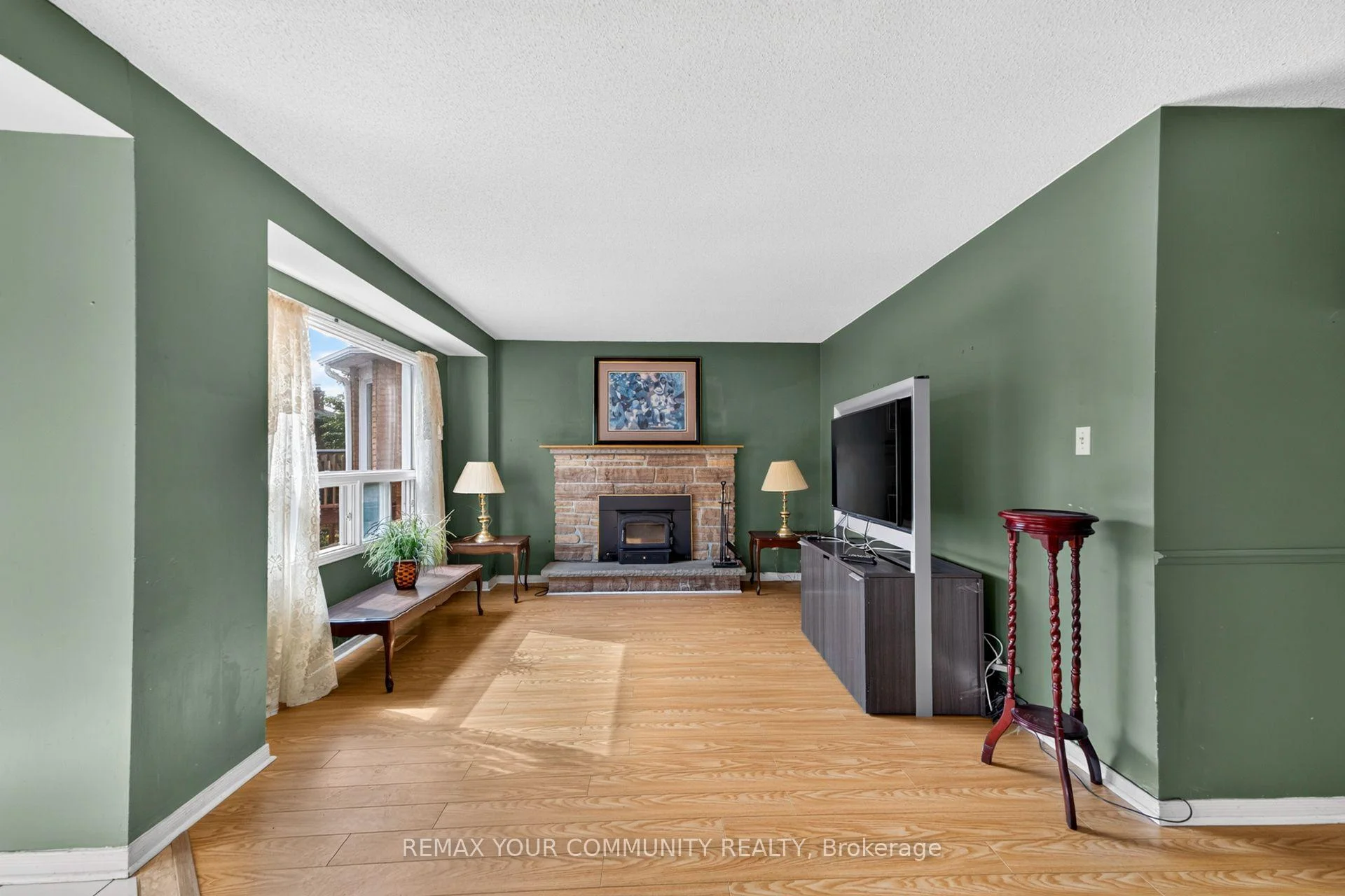 Photo 10 of 74 Richvale Drive, Brampton, Heart Lake East — HOMEH