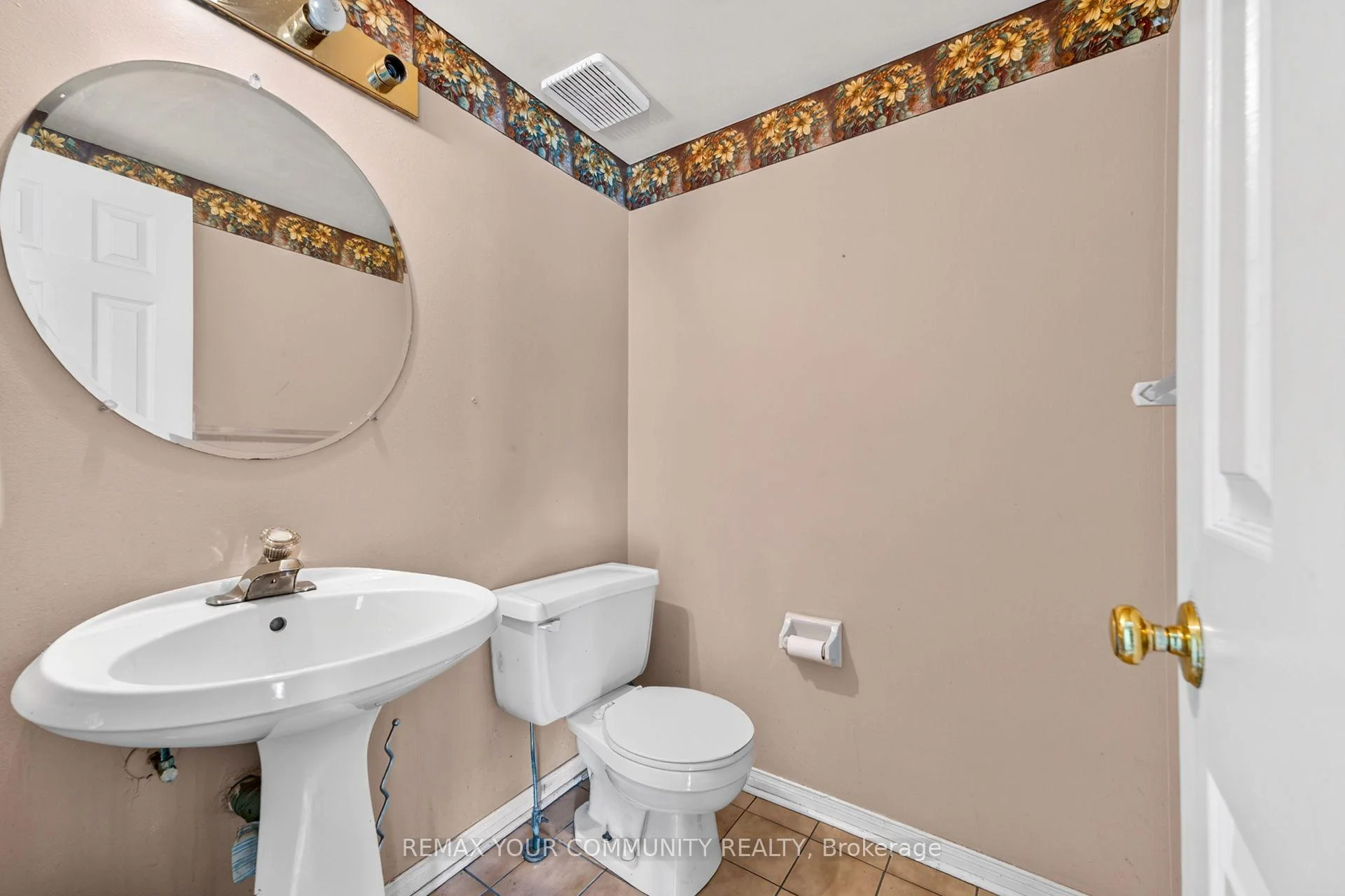 Photo 15 of 74 Richvale Drive, Brampton, Heart Lake East — HOMEH