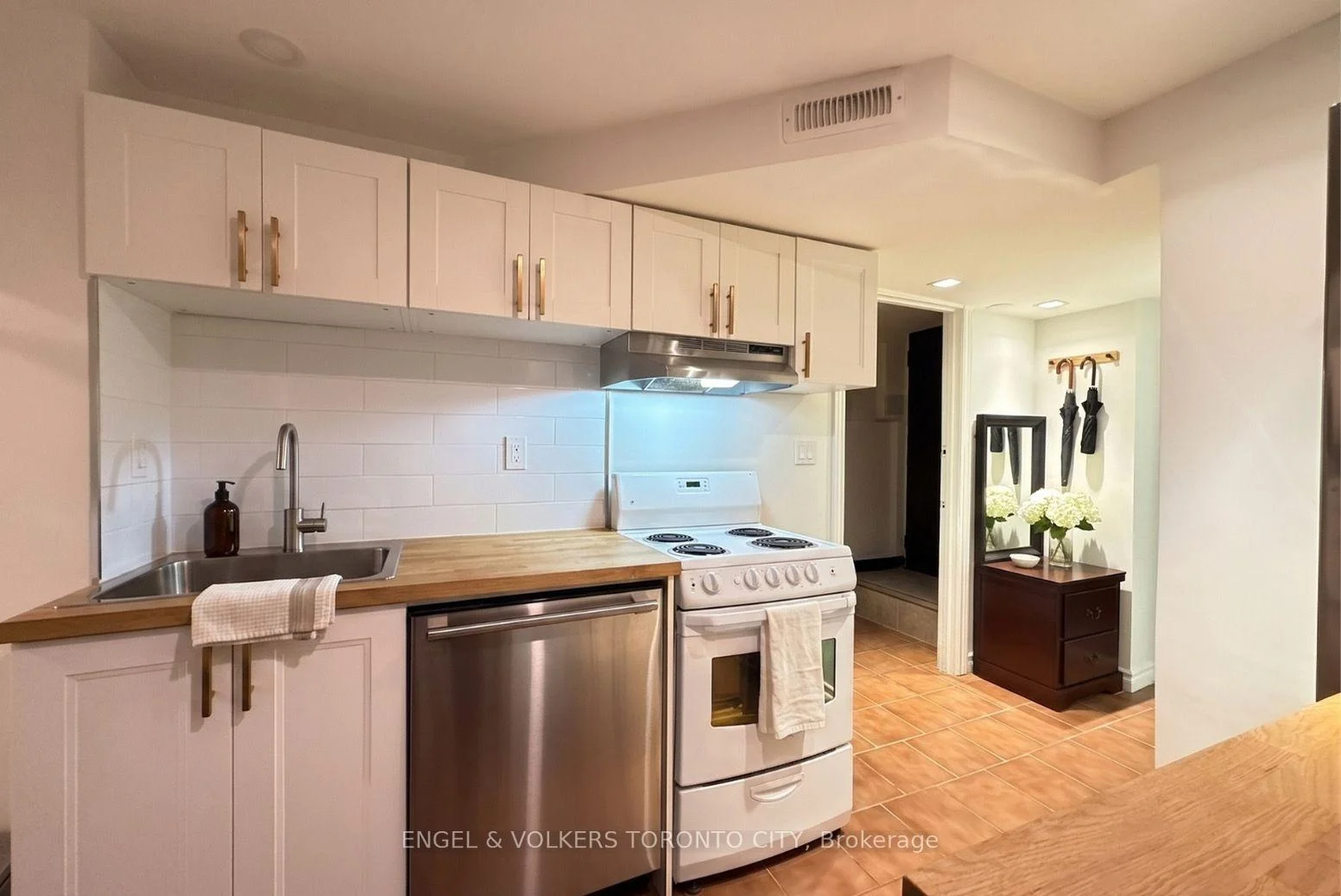 Photo 5 of Unit Lower, 266 Weston Road, Toronto, Junction Area — HOMEH