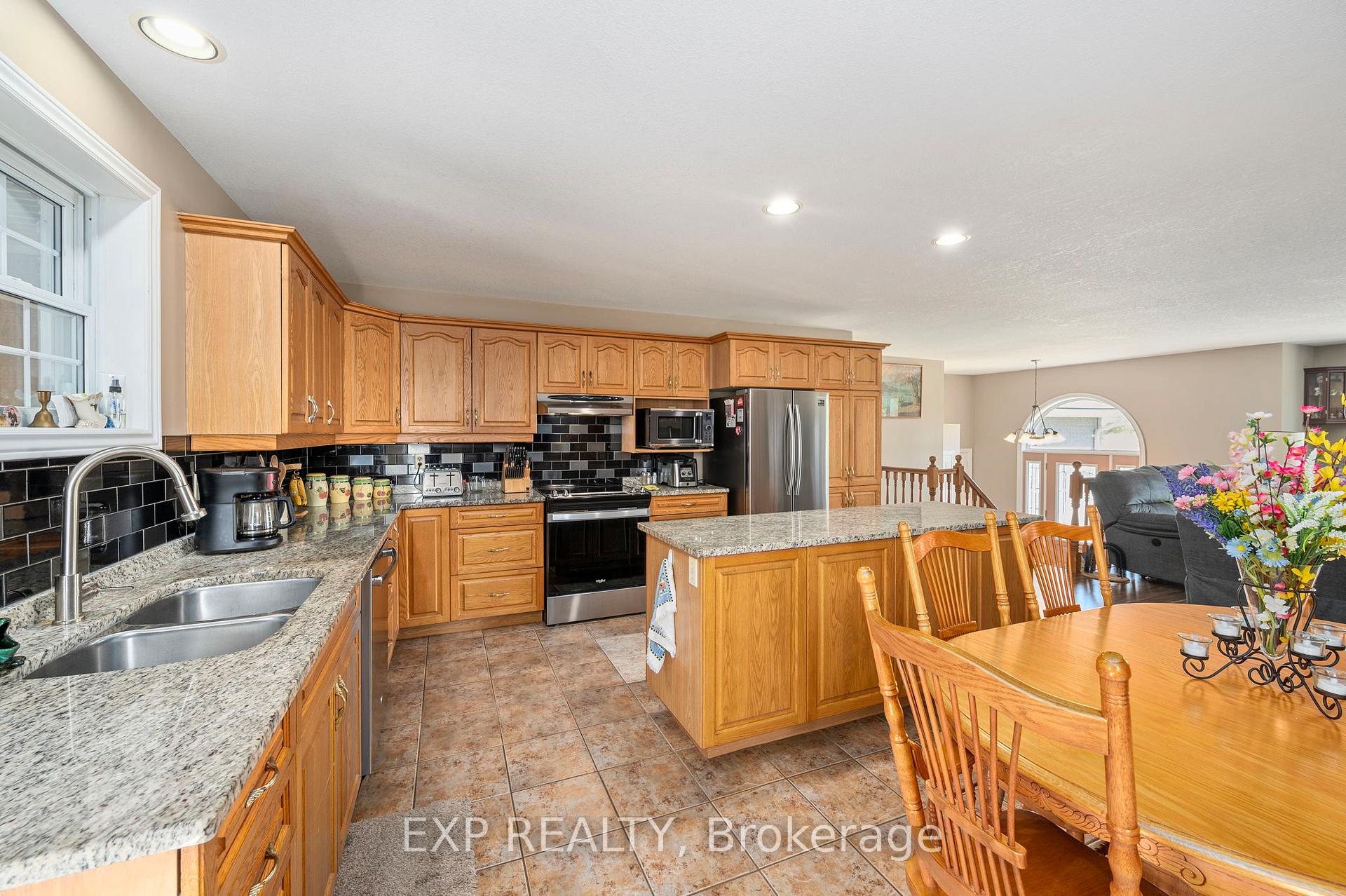 Photo 5 of 20437 Melbourne Road, Southwest Middlesex, Middlemiss — HOMEH
