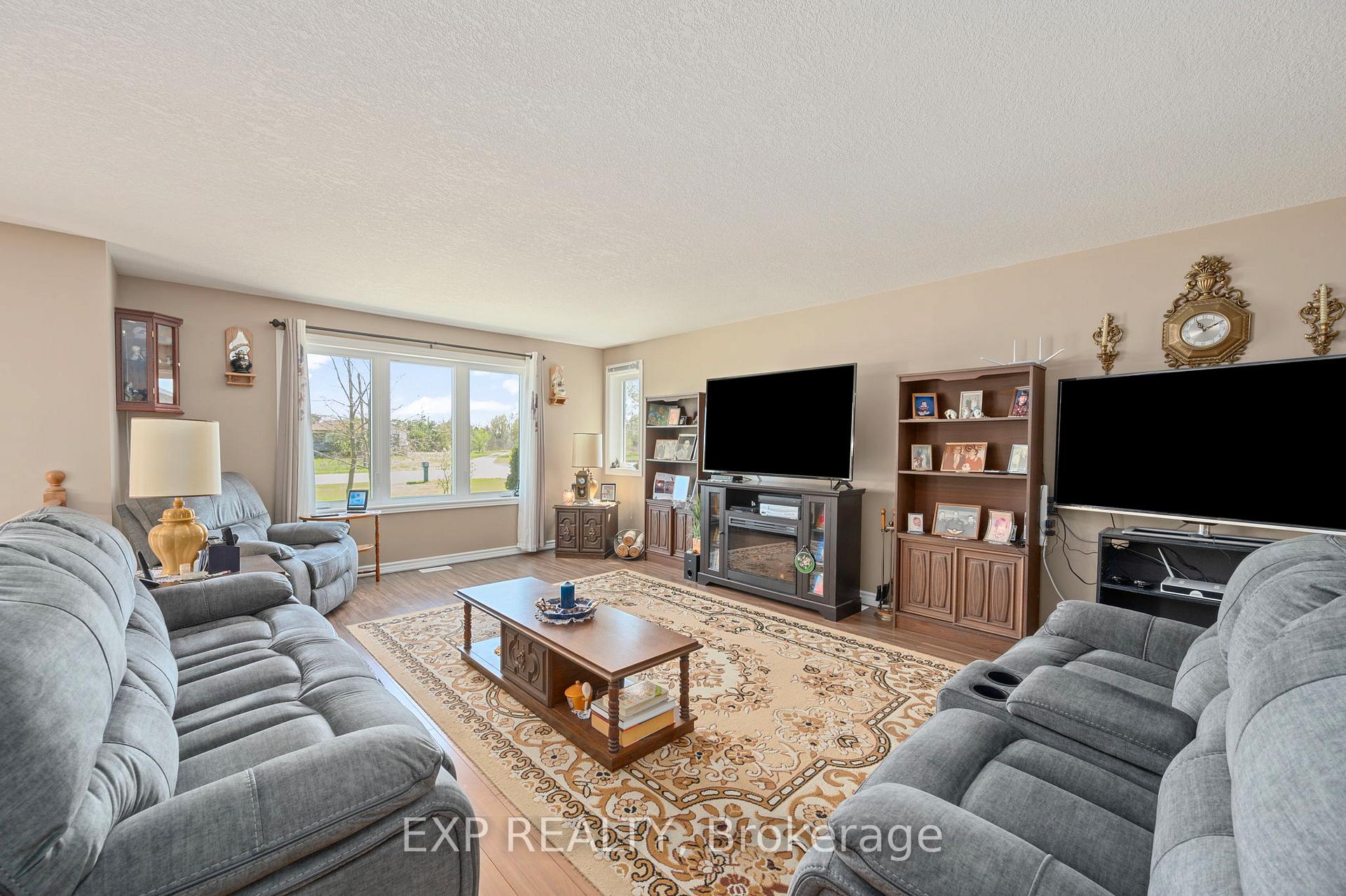 Photo 9 of 20437 Melbourne Road, Southwest Middlesex, Middlemiss — HOMEH