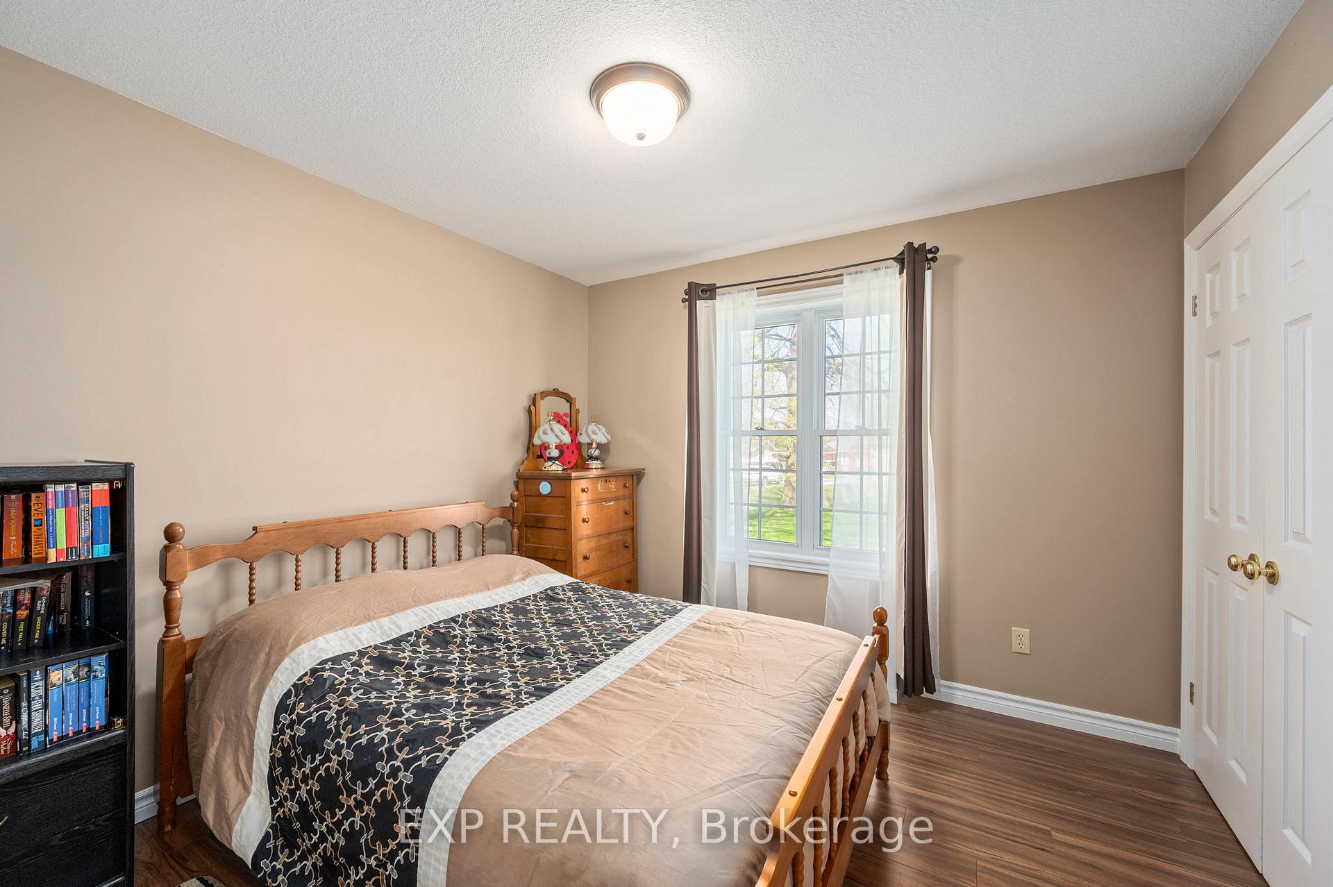 Photo 11 of 20437 Melbourne Road, Southwest Middlesex, Middlemiss — HOMEH