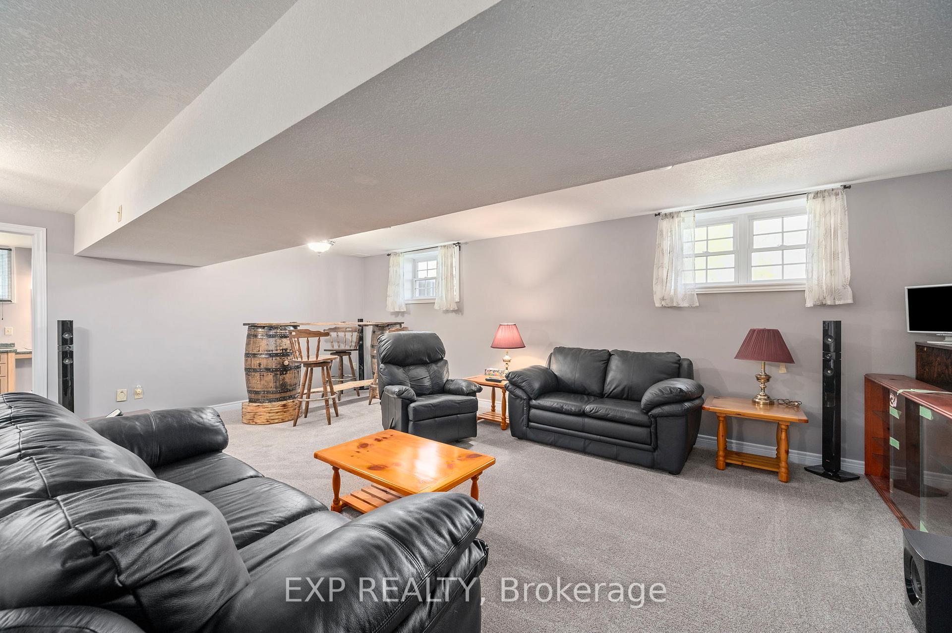 Photo 16 of 20437 Melbourne Road, Southwest Middlesex, Middlemiss — HOMEH