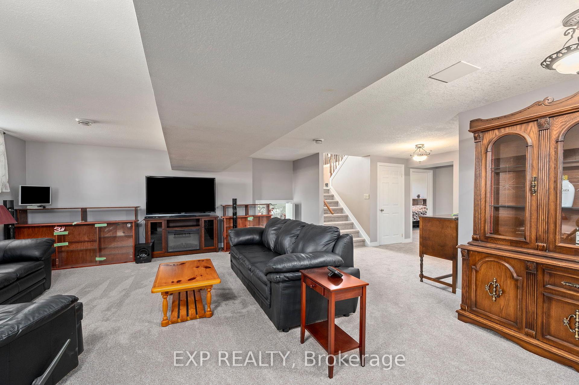 Photo 17 of 20437 Melbourne Road, Southwest Middlesex, Middlemiss — HOMEH
