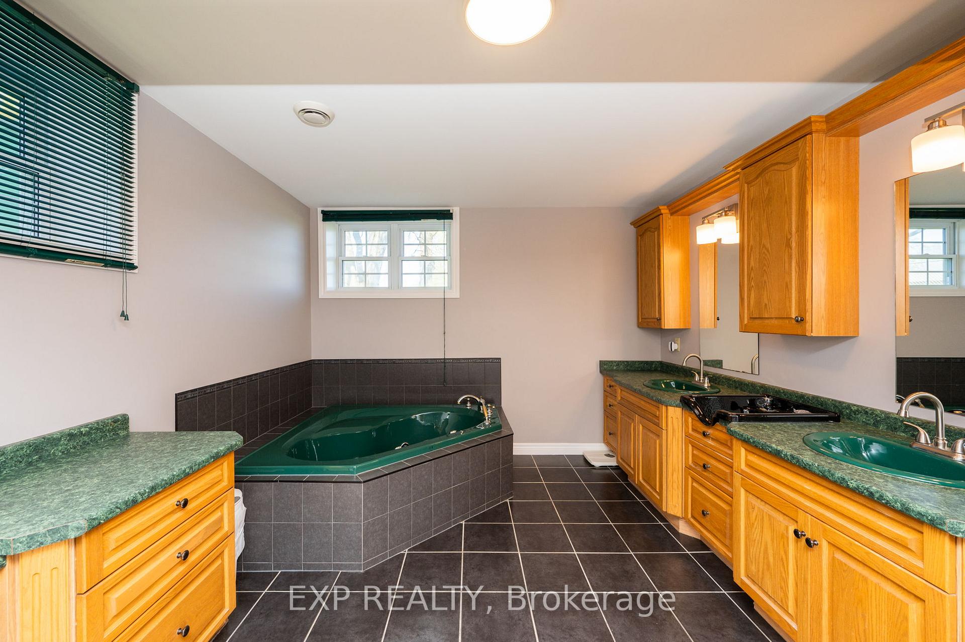 Photo 21 of 20437 Melbourne Road, Southwest Middlesex, Middlemiss — HOMEH