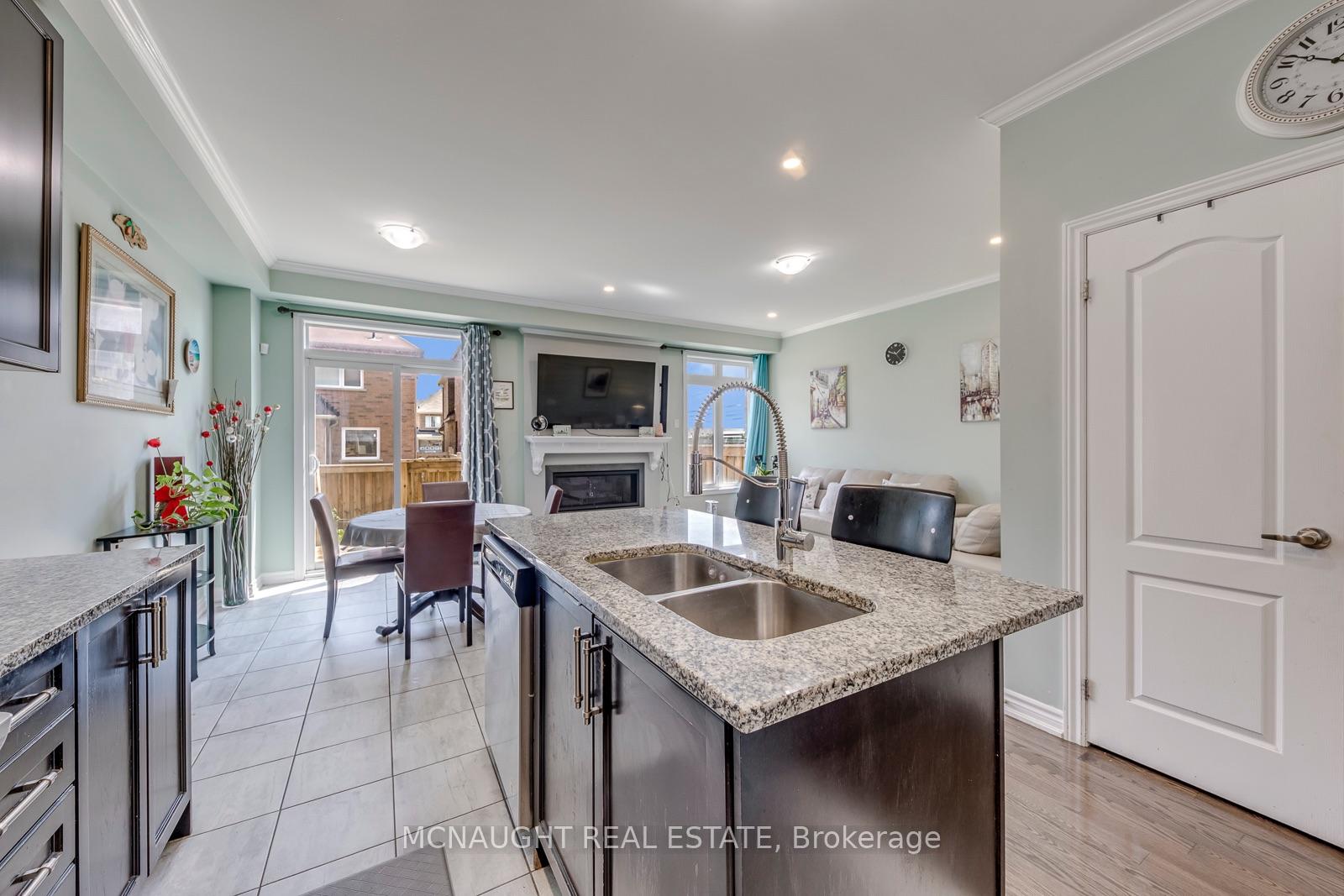 Photo 11 of 78 Folgate Crescent, Brampton, Sandringham-Wellington North — HOMEH