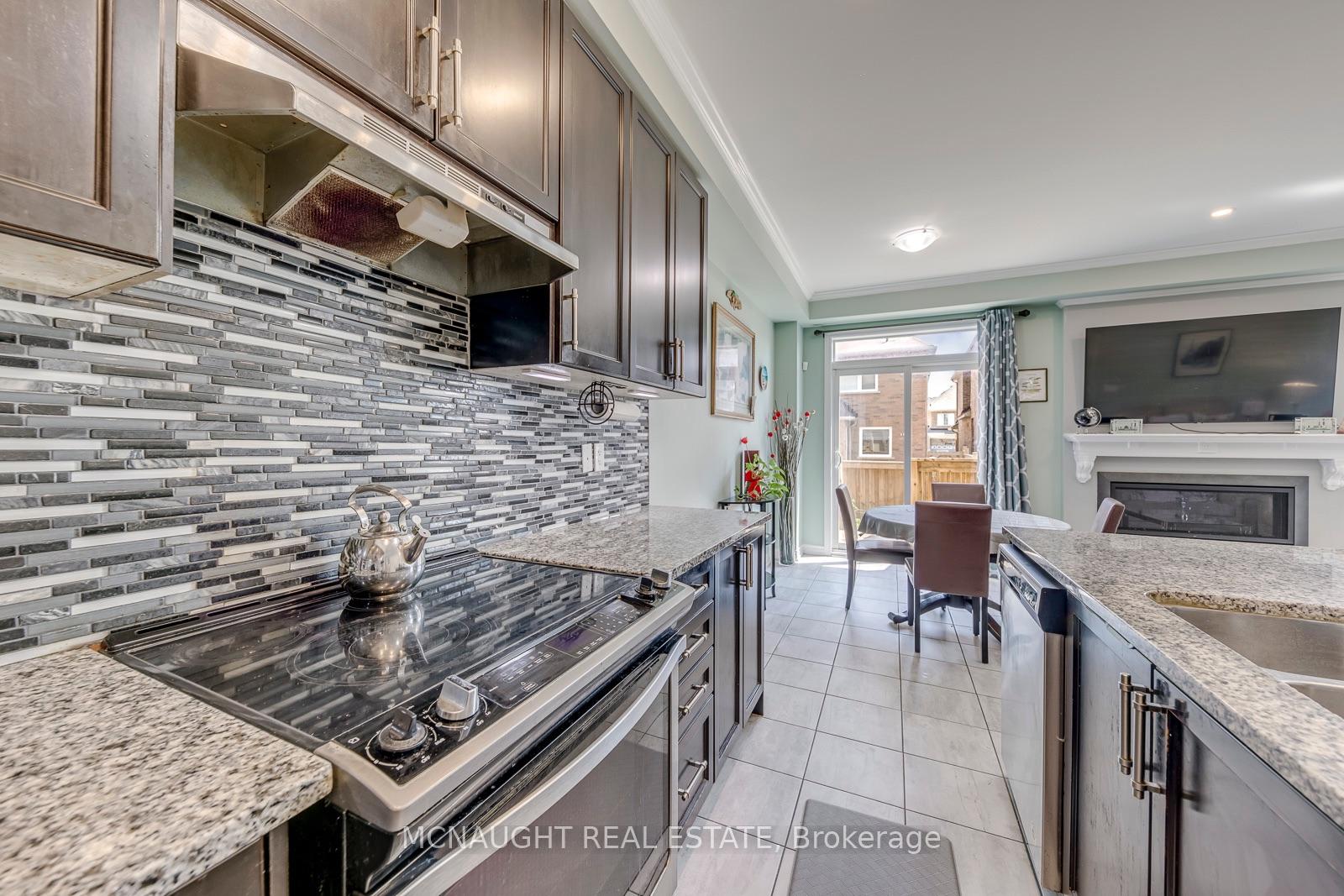 Photo 12 of 78 Folgate Crescent, Brampton, Sandringham-Wellington North — HOMEH