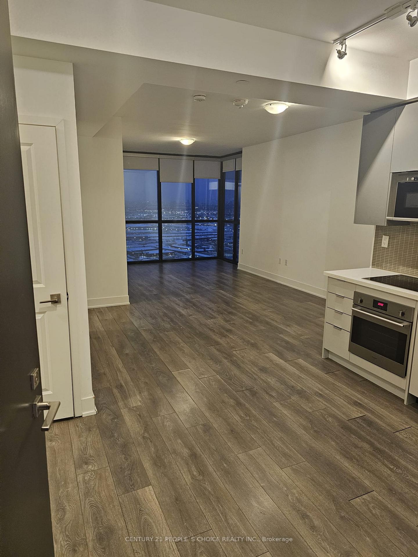 Front of Unit 3501, 2908 Highway 7 Road