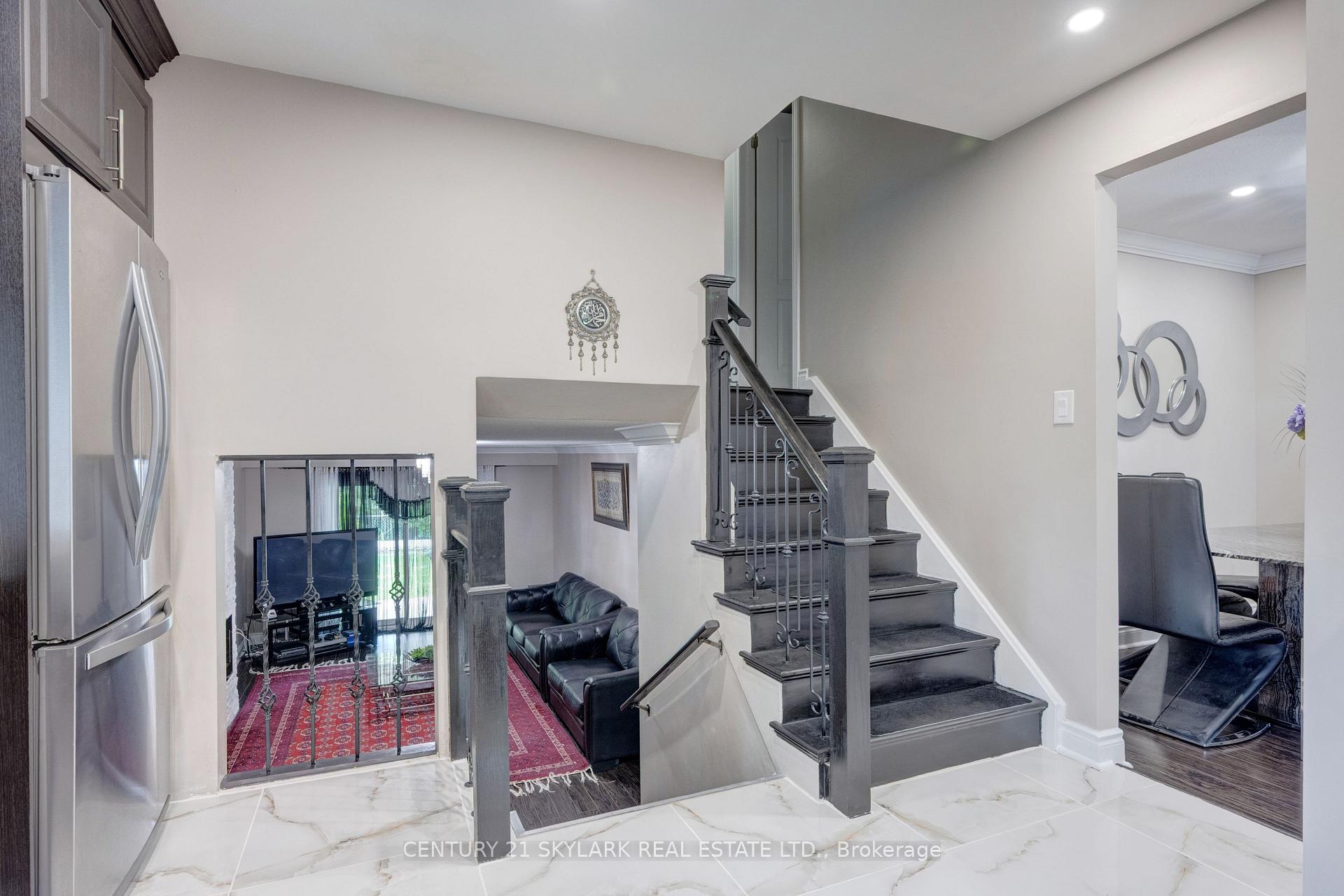 Photo 3 of 71 Abell Drive S, Brampton, Madoc — HOMEH