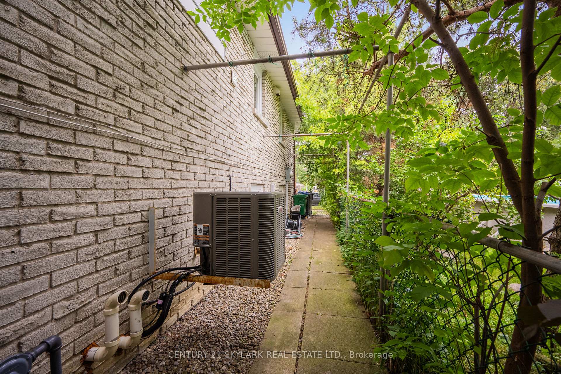 Photo 45 of 71 Abell Drive S, Brampton, Madoc — HOMEH