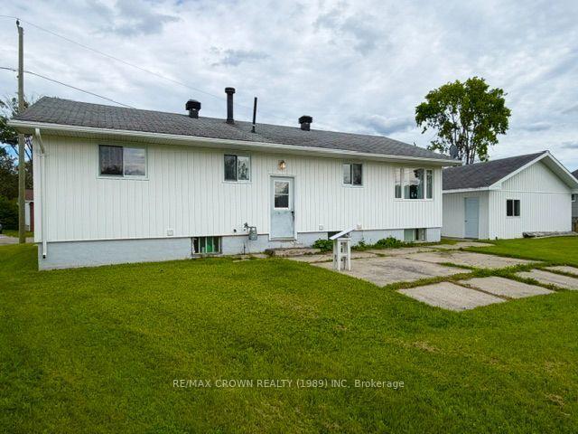 Photo 5 of 4 Niagara Street, Kapuskasing — HOMEH