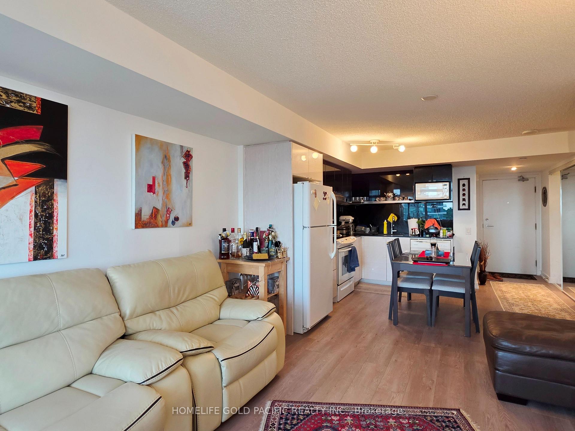 Photo 7 of Unit 903, 72 Esther Shiner Boulevard, North York, Bayview Village — HOMEH
