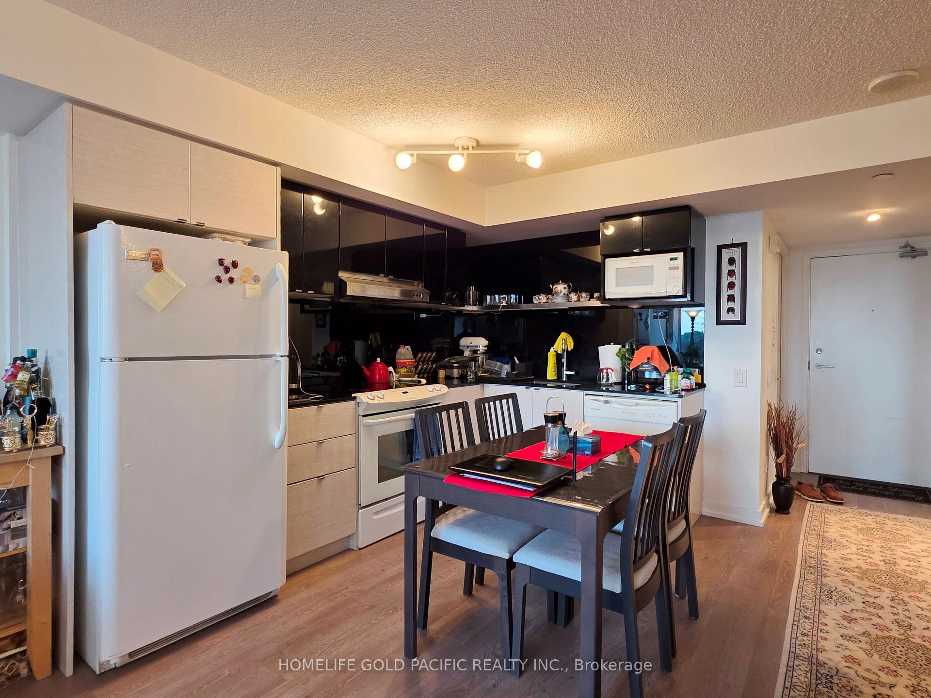 Photo 9 of Unit 903, 72 Esther Shiner Boulevard, North York, Bayview Village — HOMEH