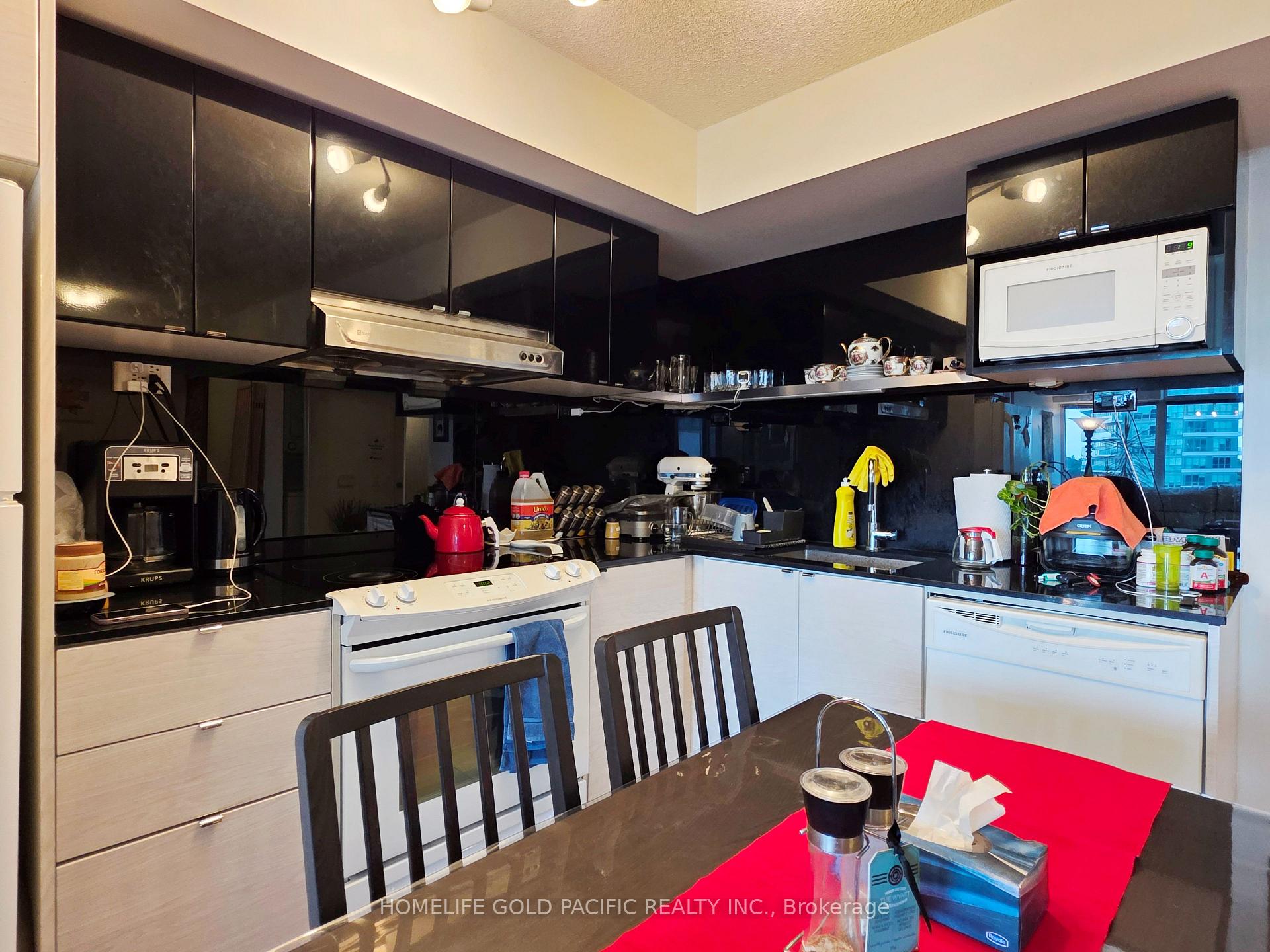 Photo 11 of Unit 903, 72 Esther Shiner Boulevard, North York, Bayview Village — HOMEH