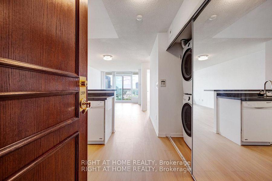 Photo 3 of Unit #1509, 2565 Erin Centre Boulevard, Mississauga, Erin Mills — HOMEH