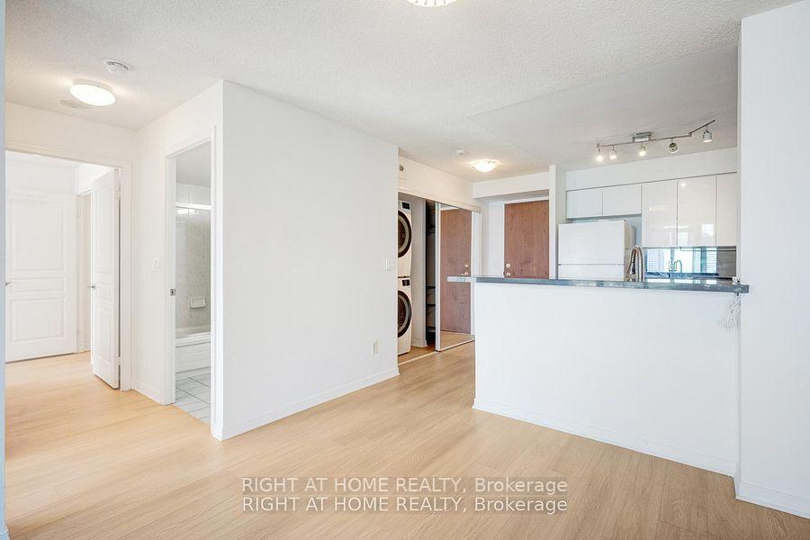 Photo 9 of Unit #1509, 2565 Erin Centre Boulevard, Mississauga, Erin Mills — HOMEH