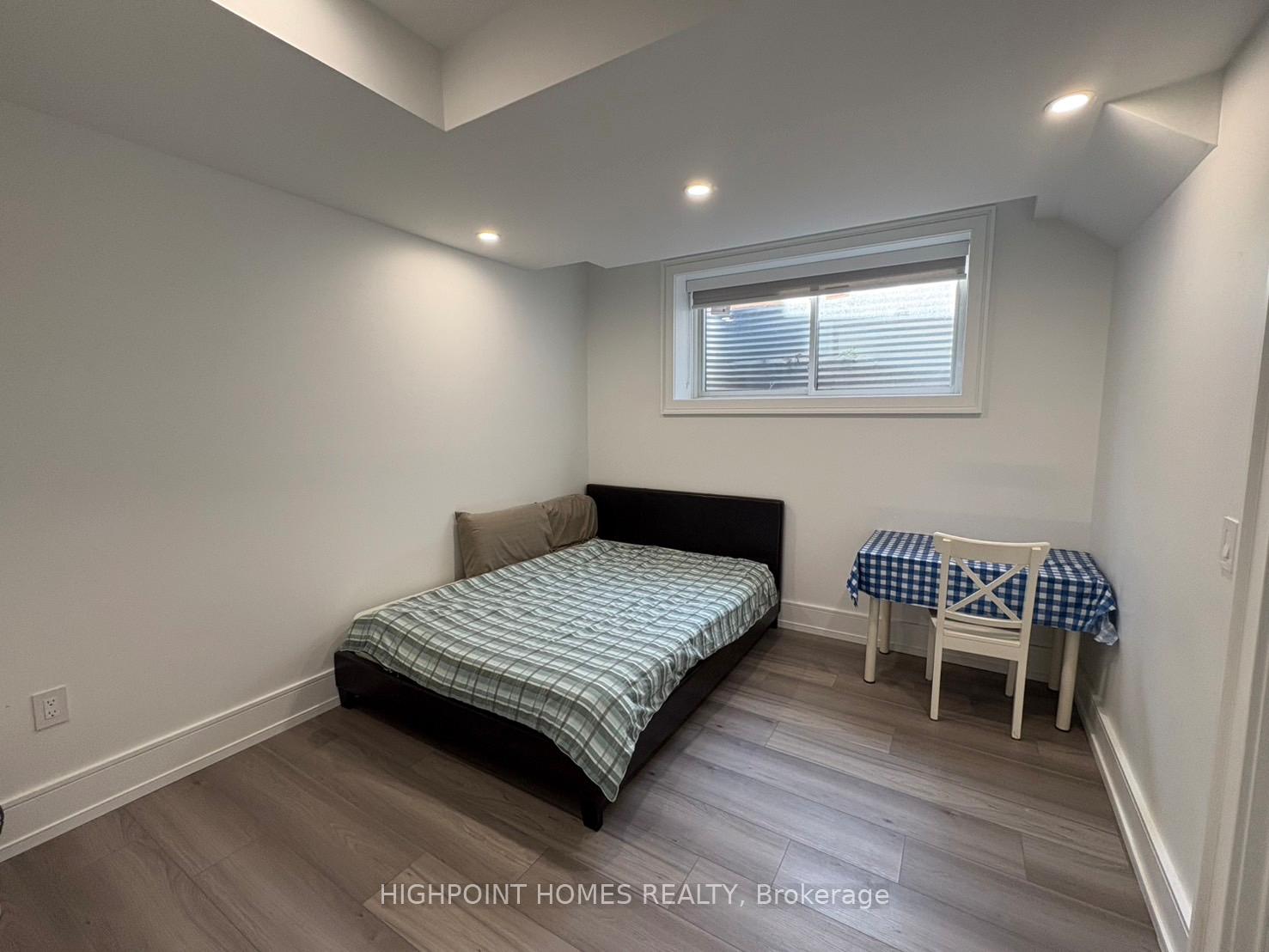 Photo 4 of Unit Lower 1, 4 Lacewood Crescent, North York, Parkwoods-Donalda — HOMEH