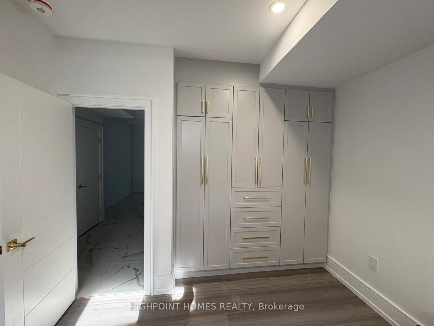 Photo 5 of Unit Lower 1, 4 Lacewood Crescent, North York, Parkwoods-Donalda — HOMEH