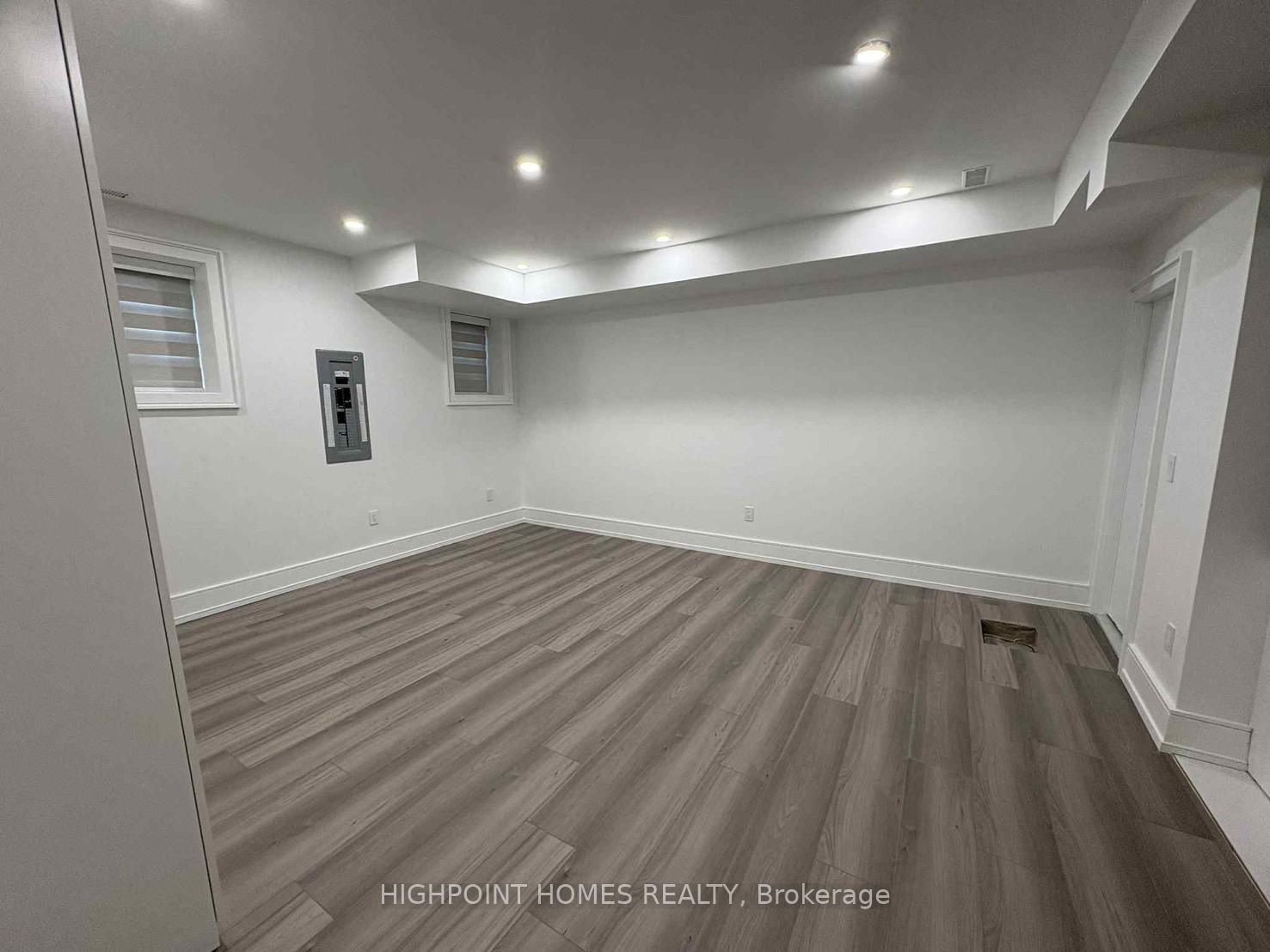 Photo 6 of Unit Lower 1, 4 Lacewood Crescent, North York, Parkwoods-Donalda — HOMEH