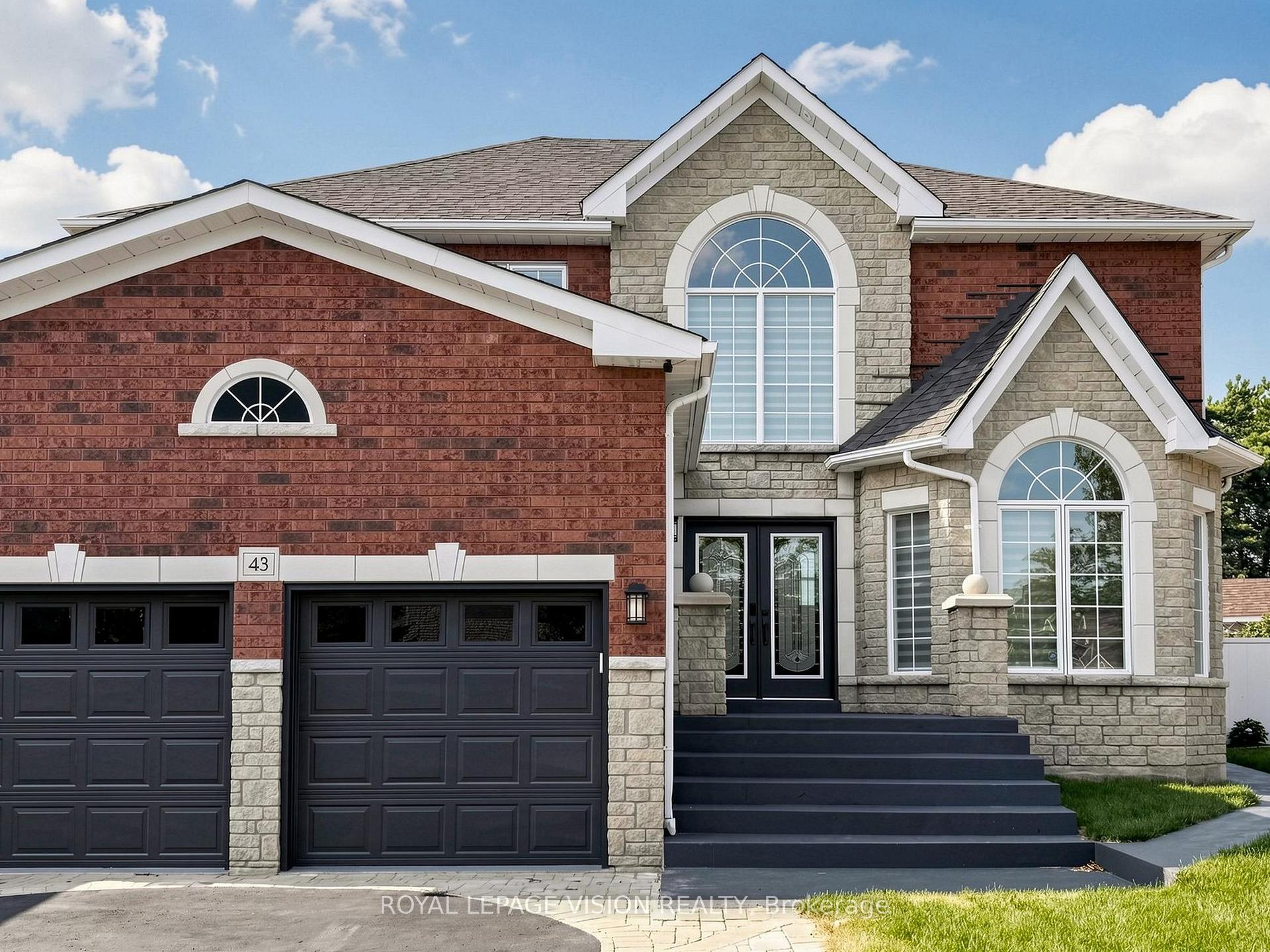 Photo 7 of 43 Mac Carl Crescent, Whitby, Rolling Acres — HOMEH