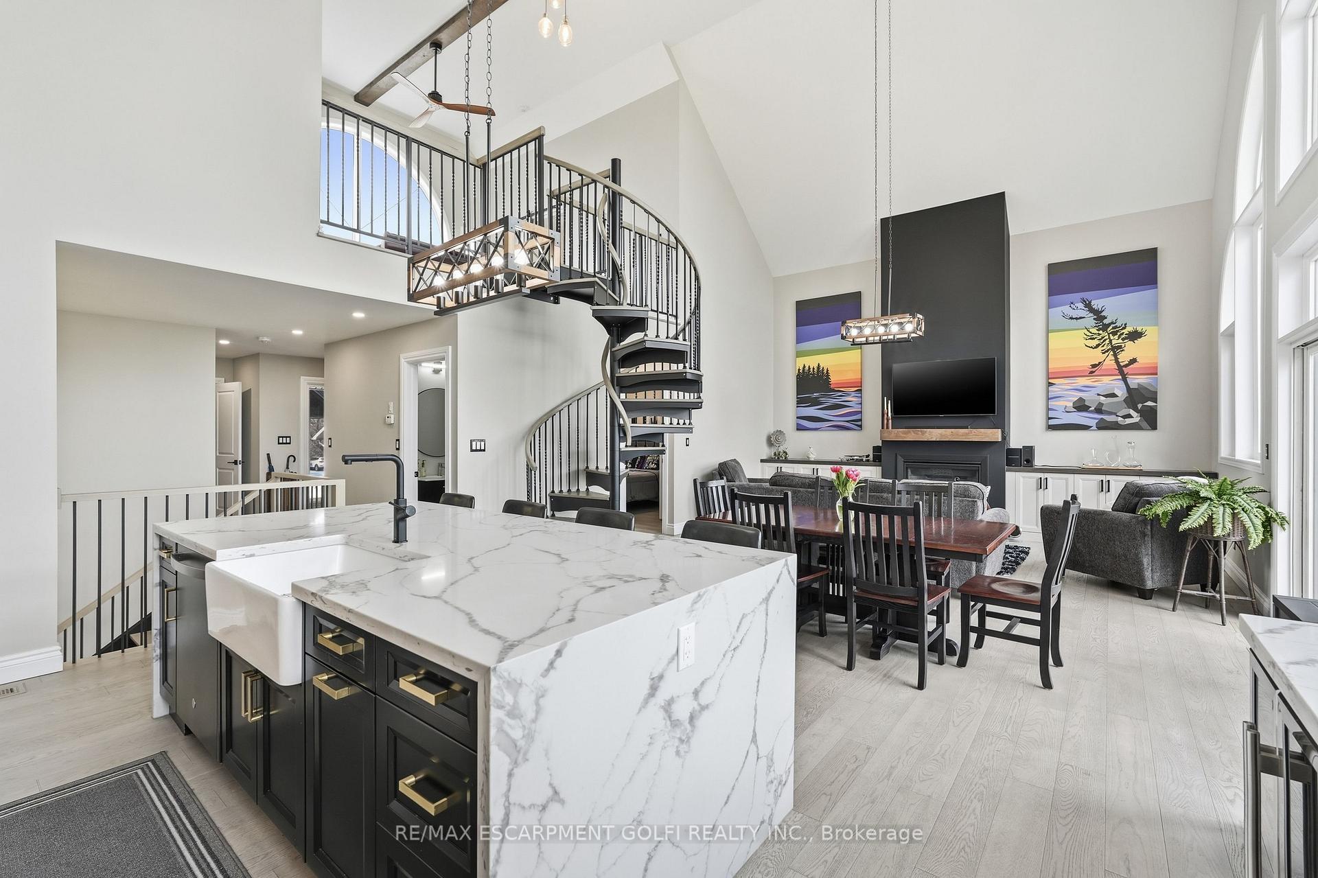 Photo 11 of 207 Beach Boulevard, Hamilton, Hamilton Beach — HOMEH