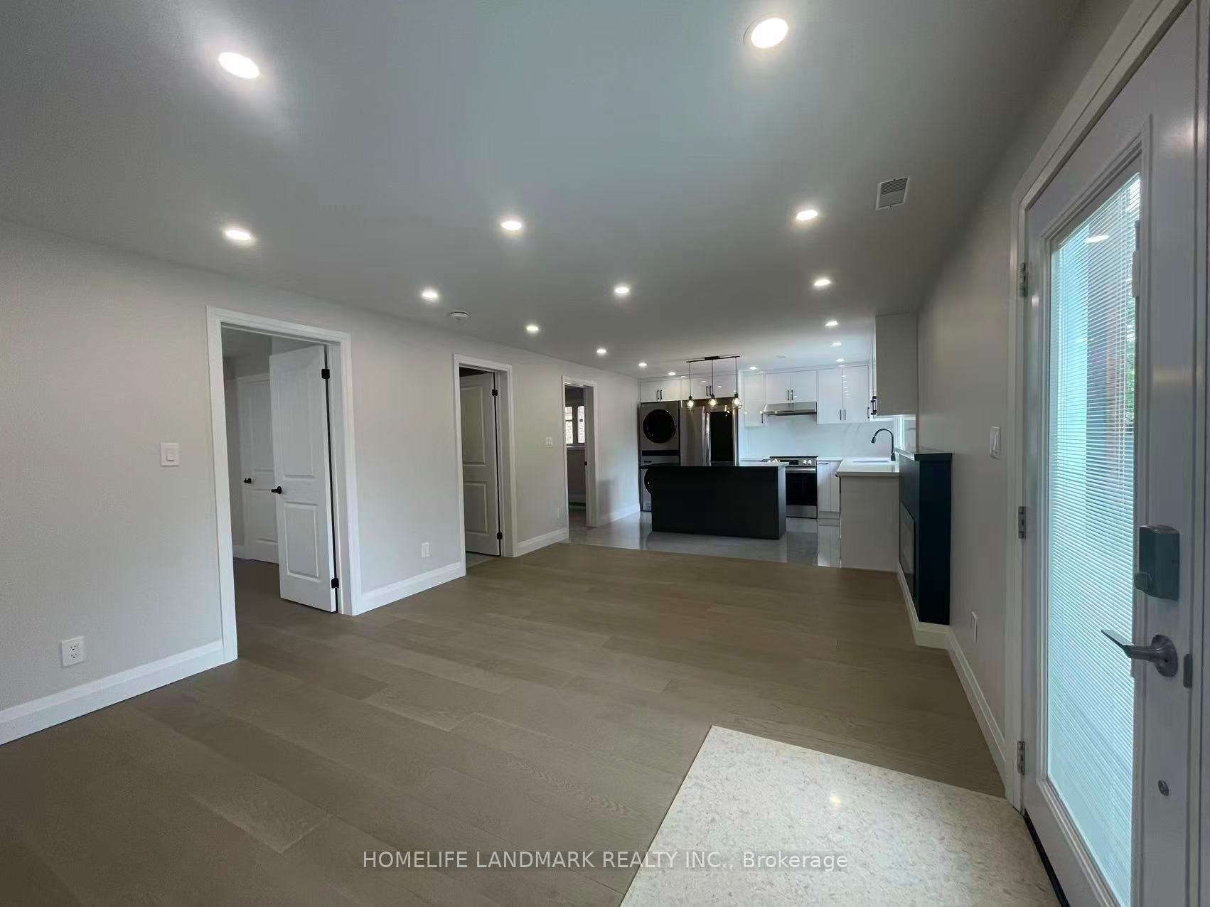 Photo 4 of Unit Unit 2, 17 Rosemeade Avenue, Etobicoke, Stonegate-Queensway — HOMEH