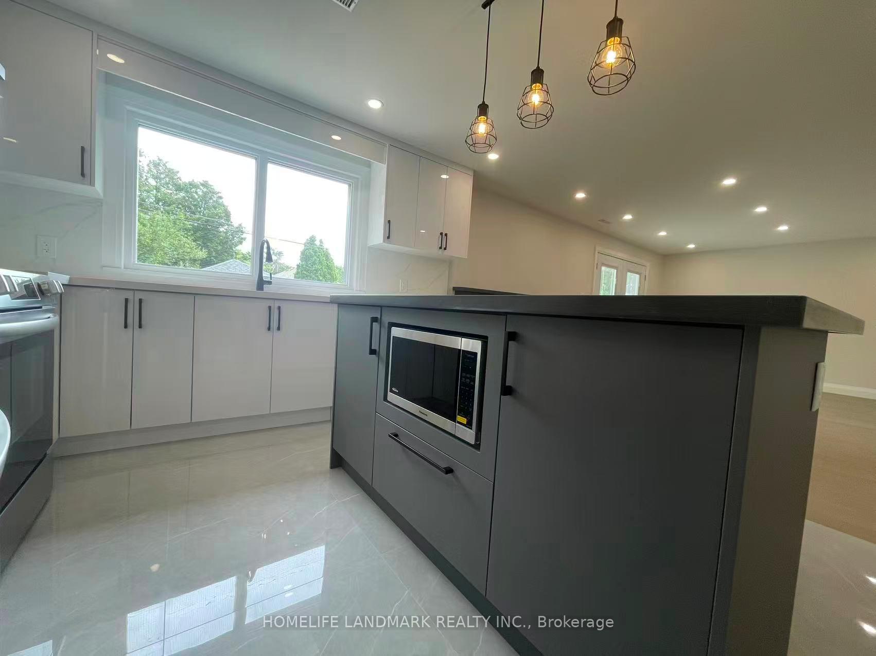 Photo 7 of Unit Unit 2, 17 Rosemeade Avenue, Etobicoke, Stonegate-Queensway — HOMEH