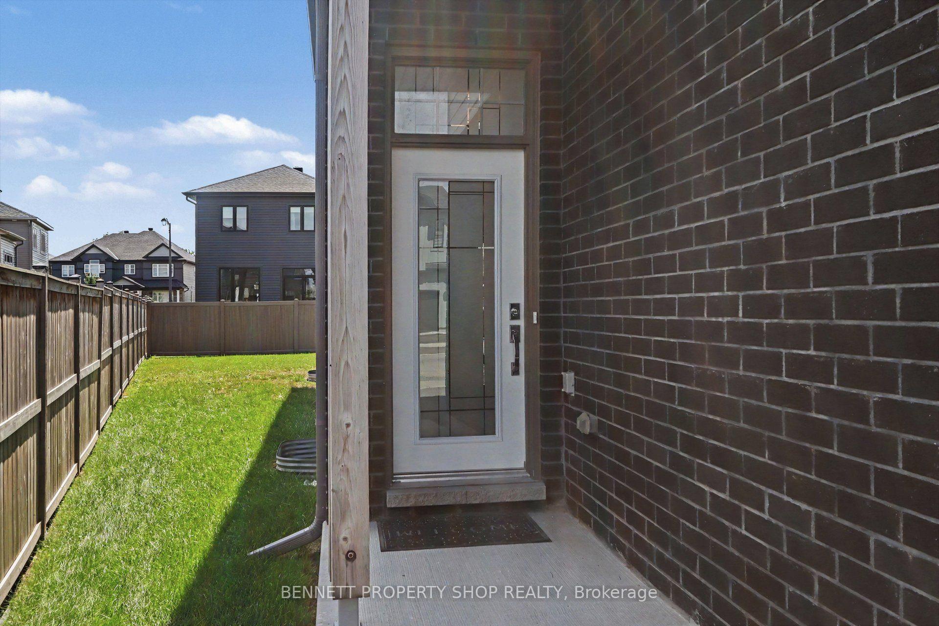 Photo 4 of 396 Ventoux Avenue, Ottawa, Notting Hill/Summerside — HOMEH