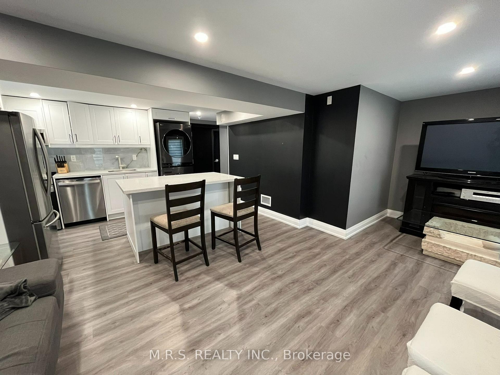 Photo 4 of Unit 2, 26 Hillcrest Avenue, Brampton, Queen Street Corridor — HOMEH