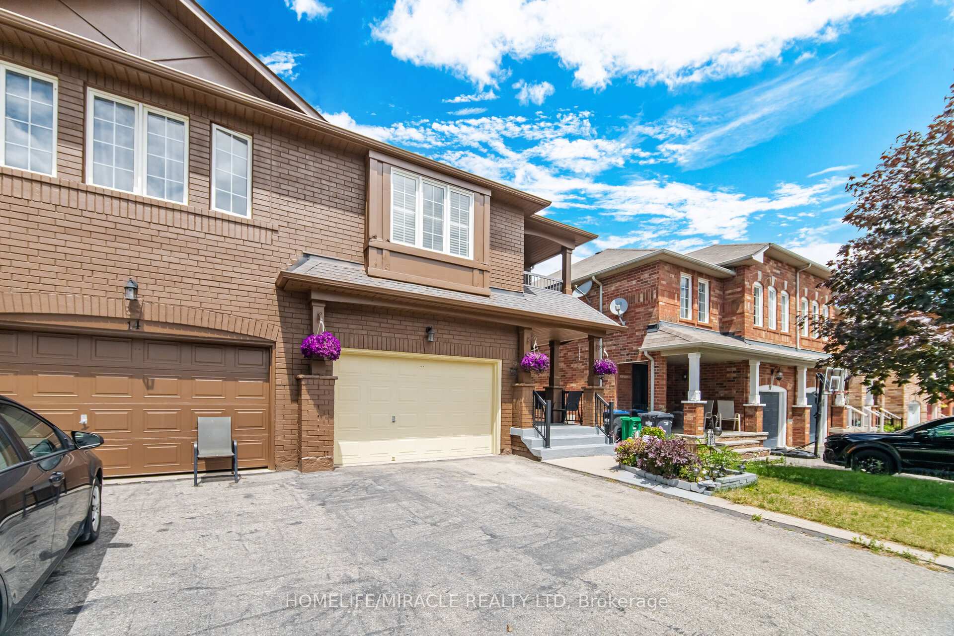 Photo 2 of 16 Capistro Street, Brampton, Fletcher's Meadow — HOMEH