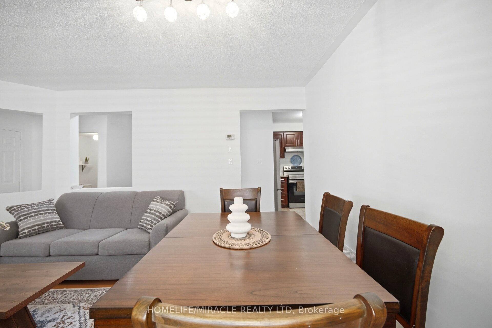 Photo 9 of 16 Capistro Street, Brampton, Fletcher's Meadow — HOMEH