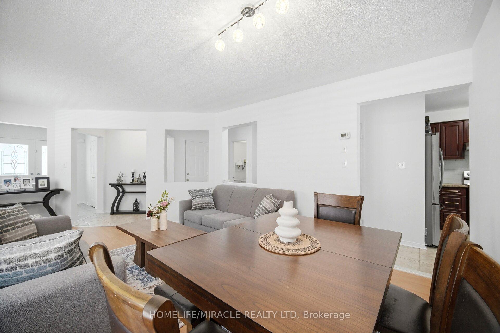 Photo 10 of 16 Capistro Street, Brampton, Fletcher's Meadow — HOMEH