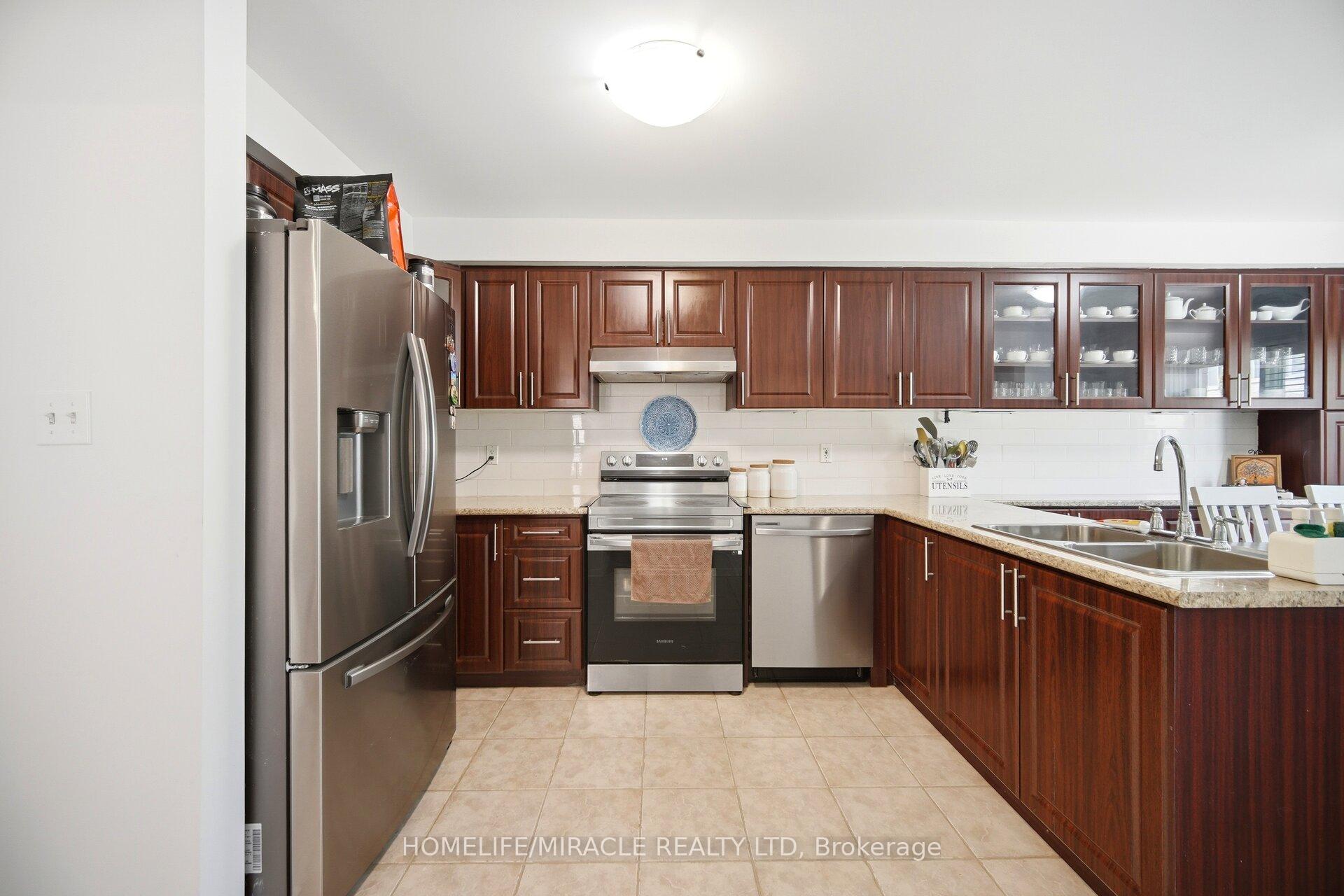 Photo 11 of 16 Capistro Street, Brampton, Fletcher's Meadow — HOMEH