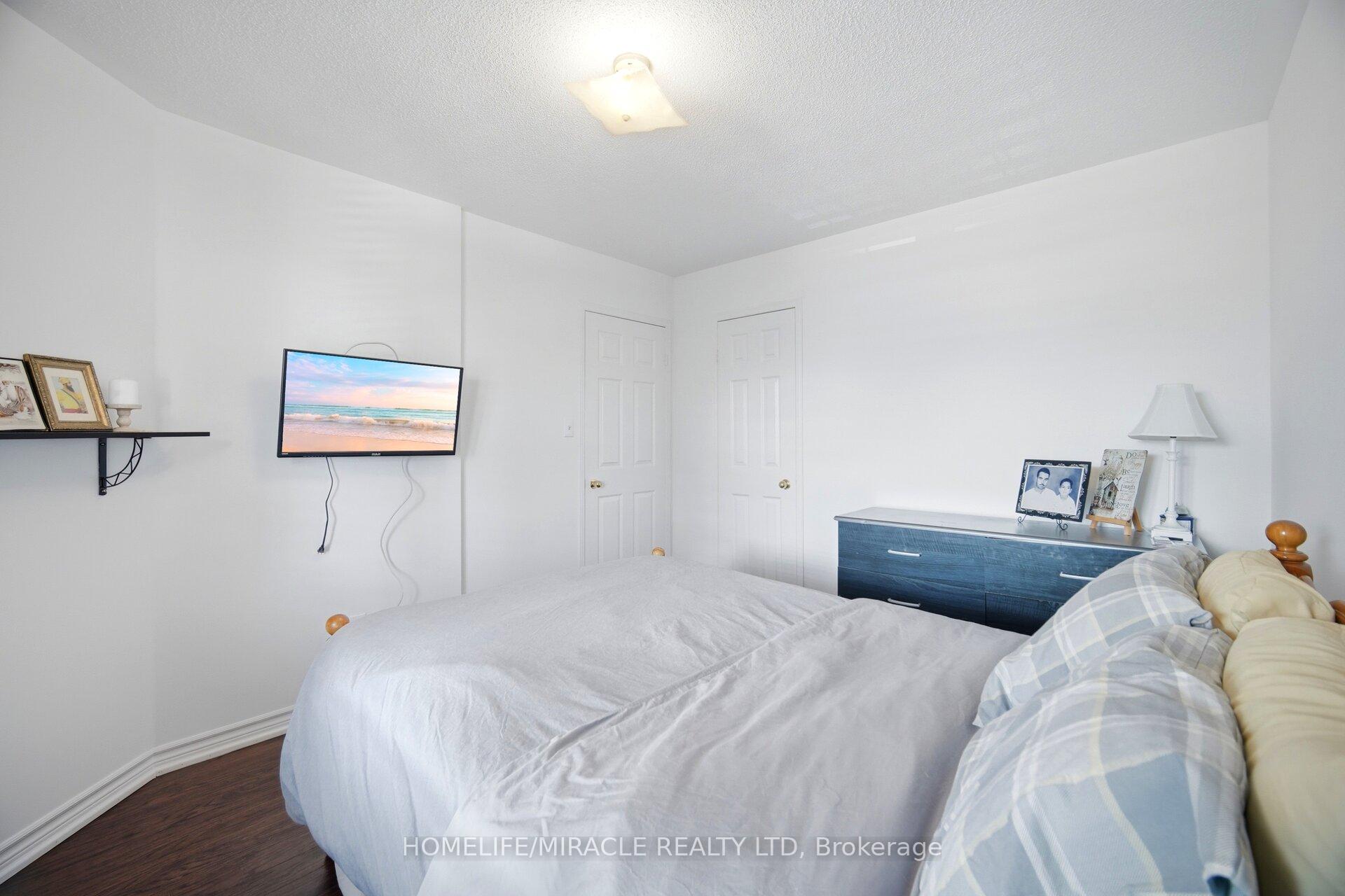 Photo 31 of 16 Capistro Street, Brampton, Fletcher's Meadow — HOMEH